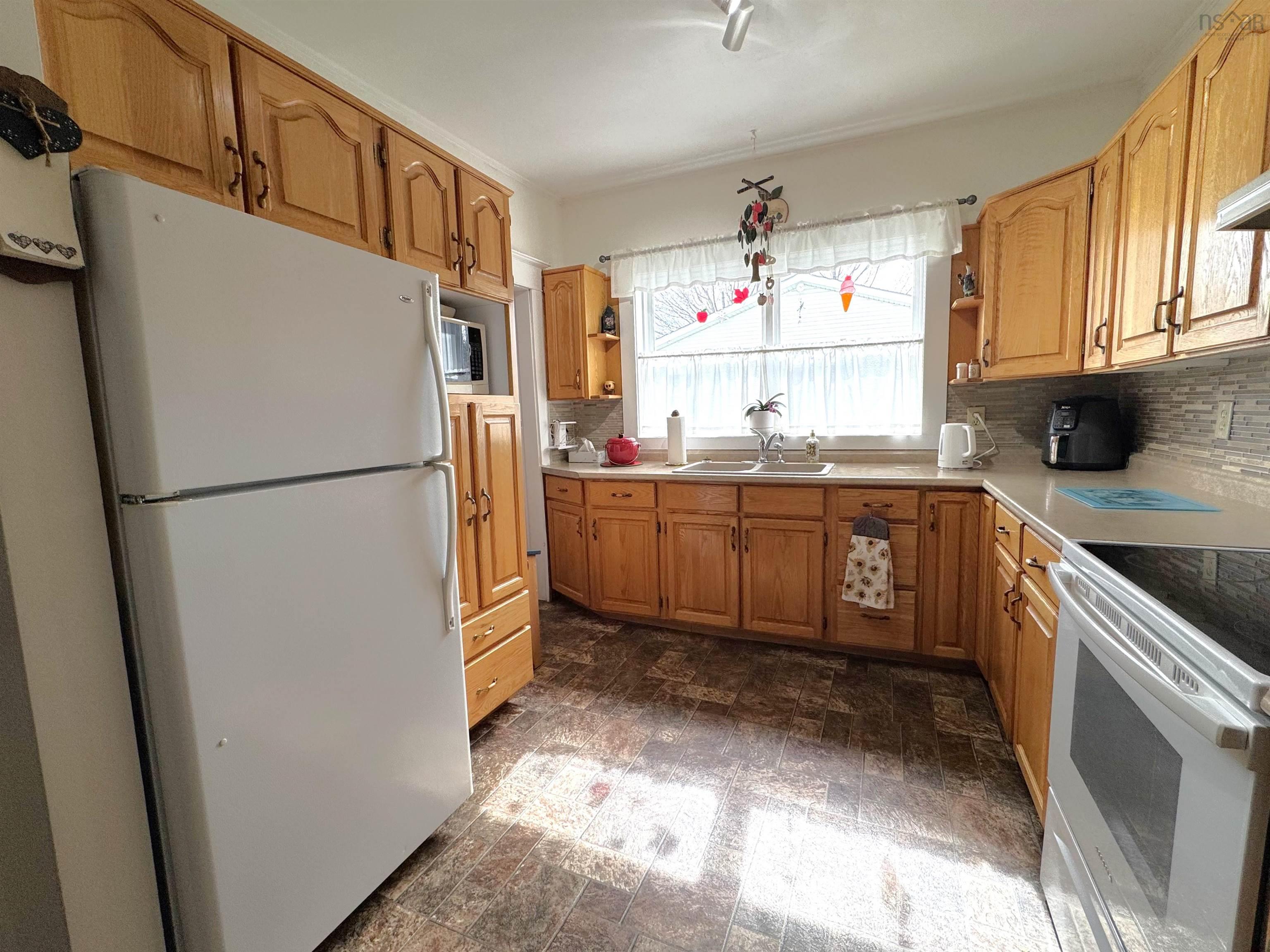 $399,000.00: 445 Willow Avenue, New Glasgow