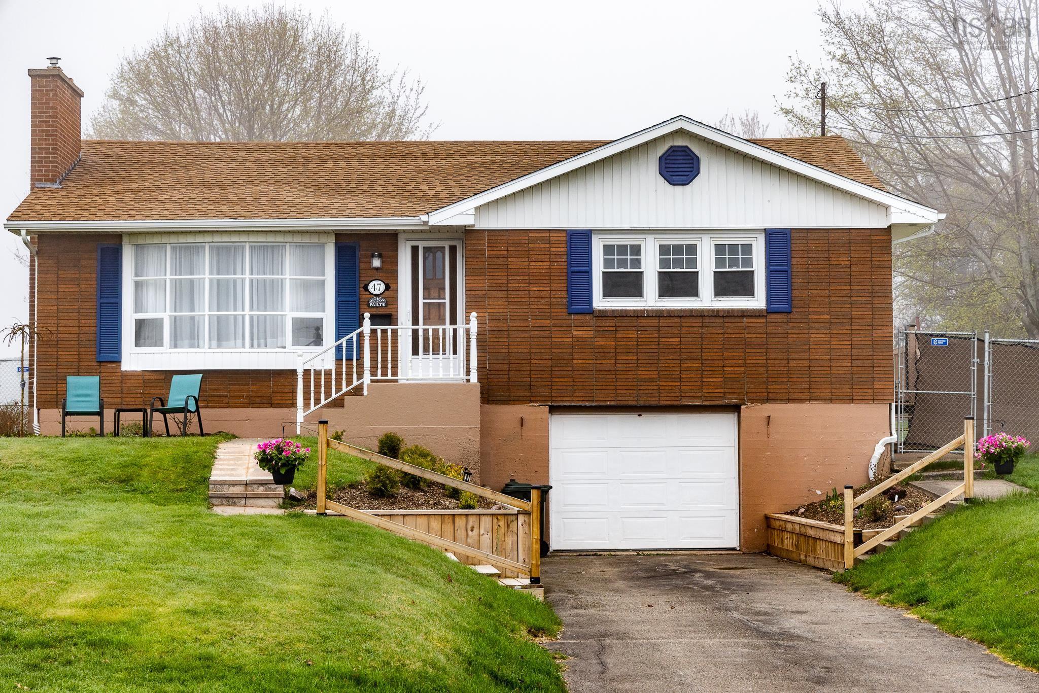 $369,000.00: 47 Hebrides Drive, Westmount