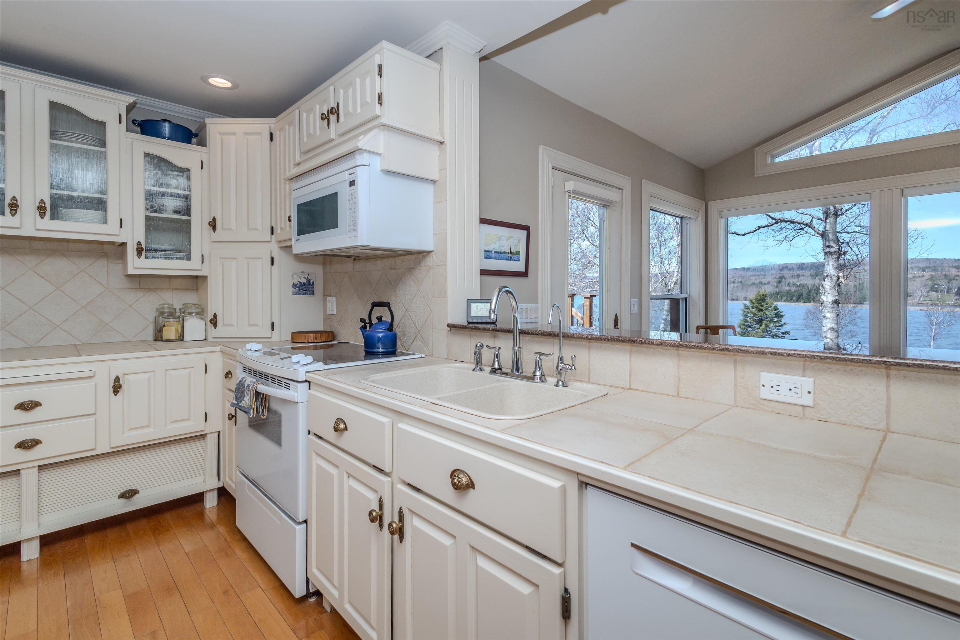 $885,000.00: 86 Tweednooge Place, East Bay