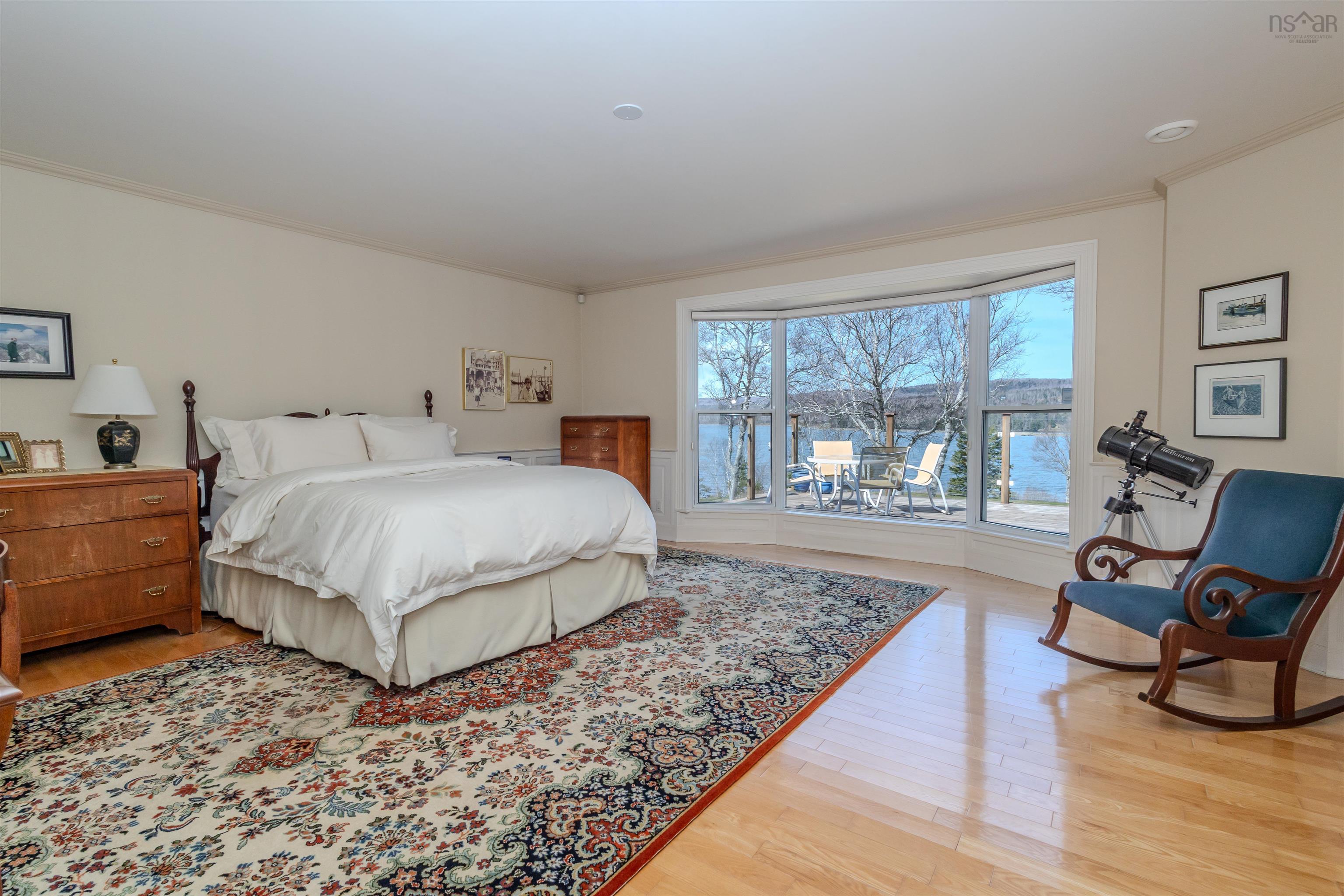 $885,000.00: 86 Tweednooge Place, East Bay