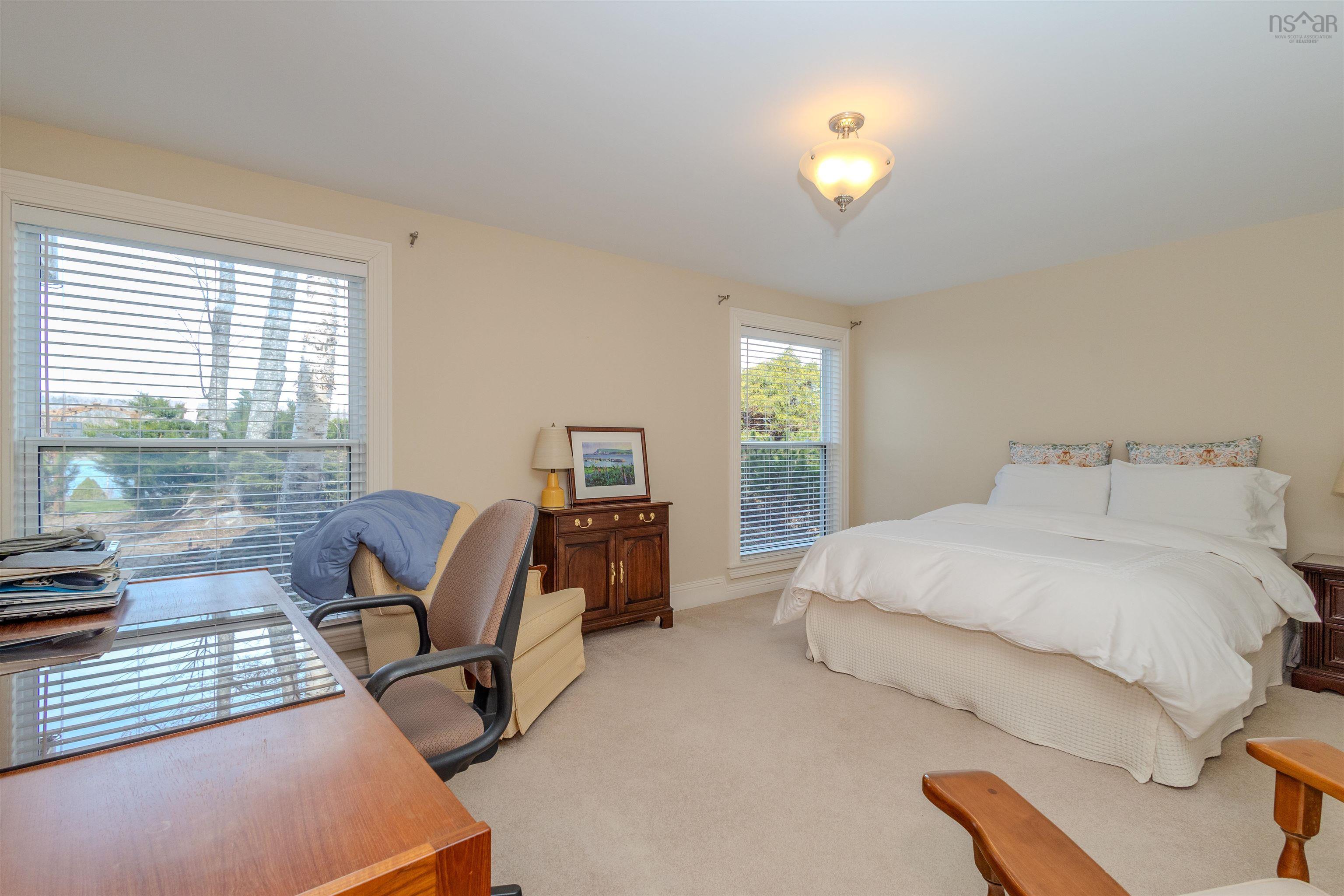 $885,000.00: 86 Tweednooge Place, East Bay