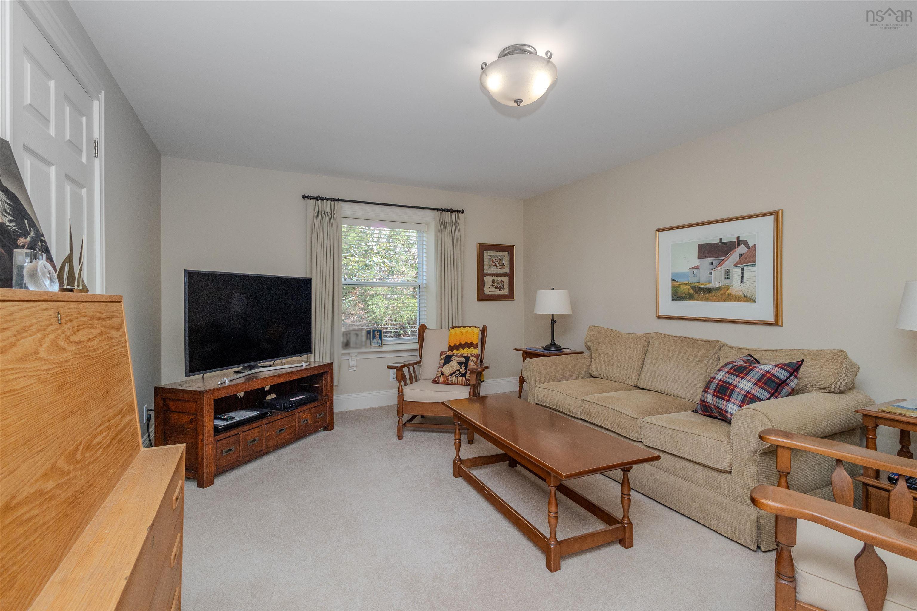 $885,000.00: 86 Tweednooge Place, East Bay