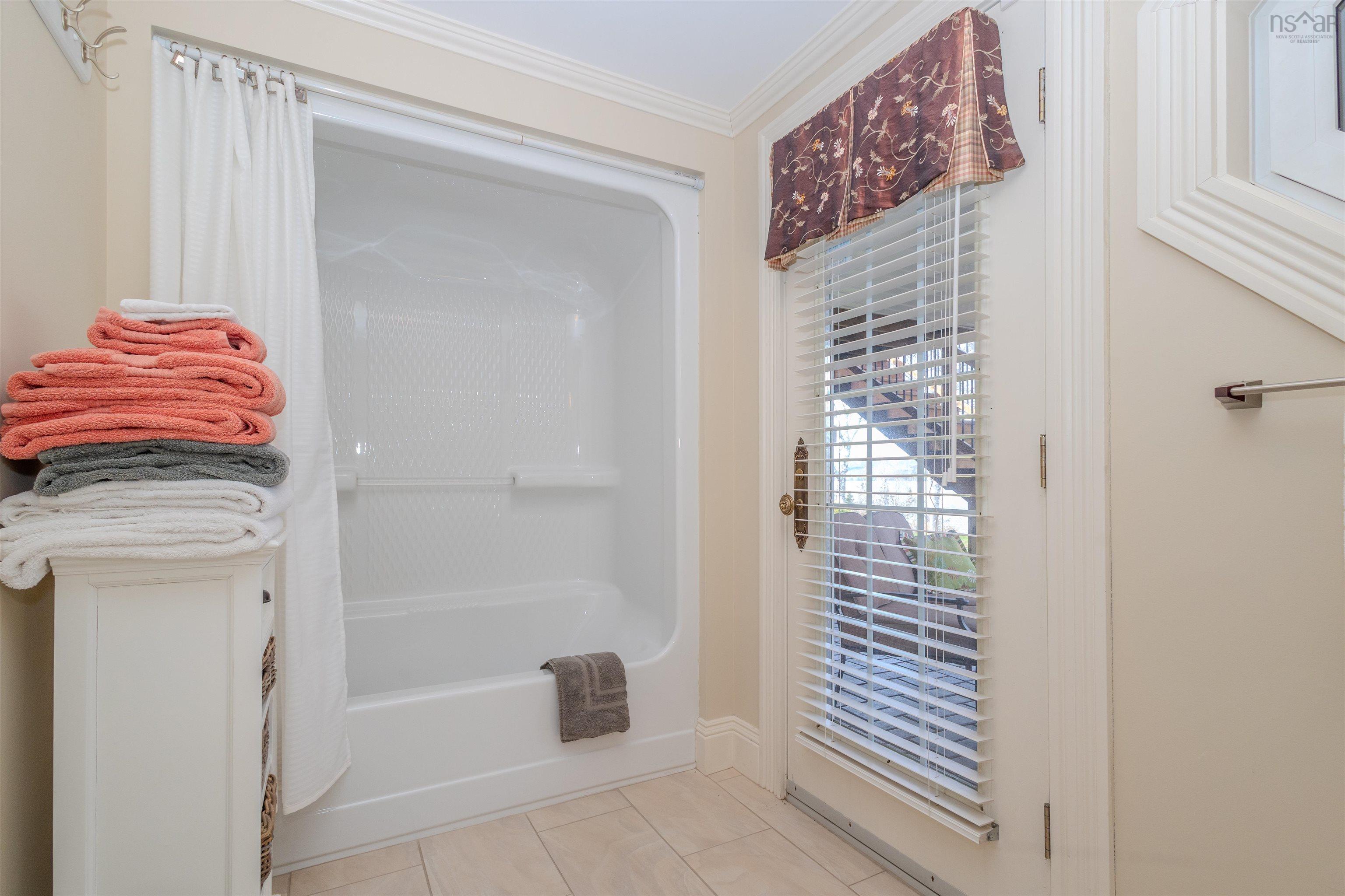 $885,000.00: 86 Tweednooge Place, East Bay