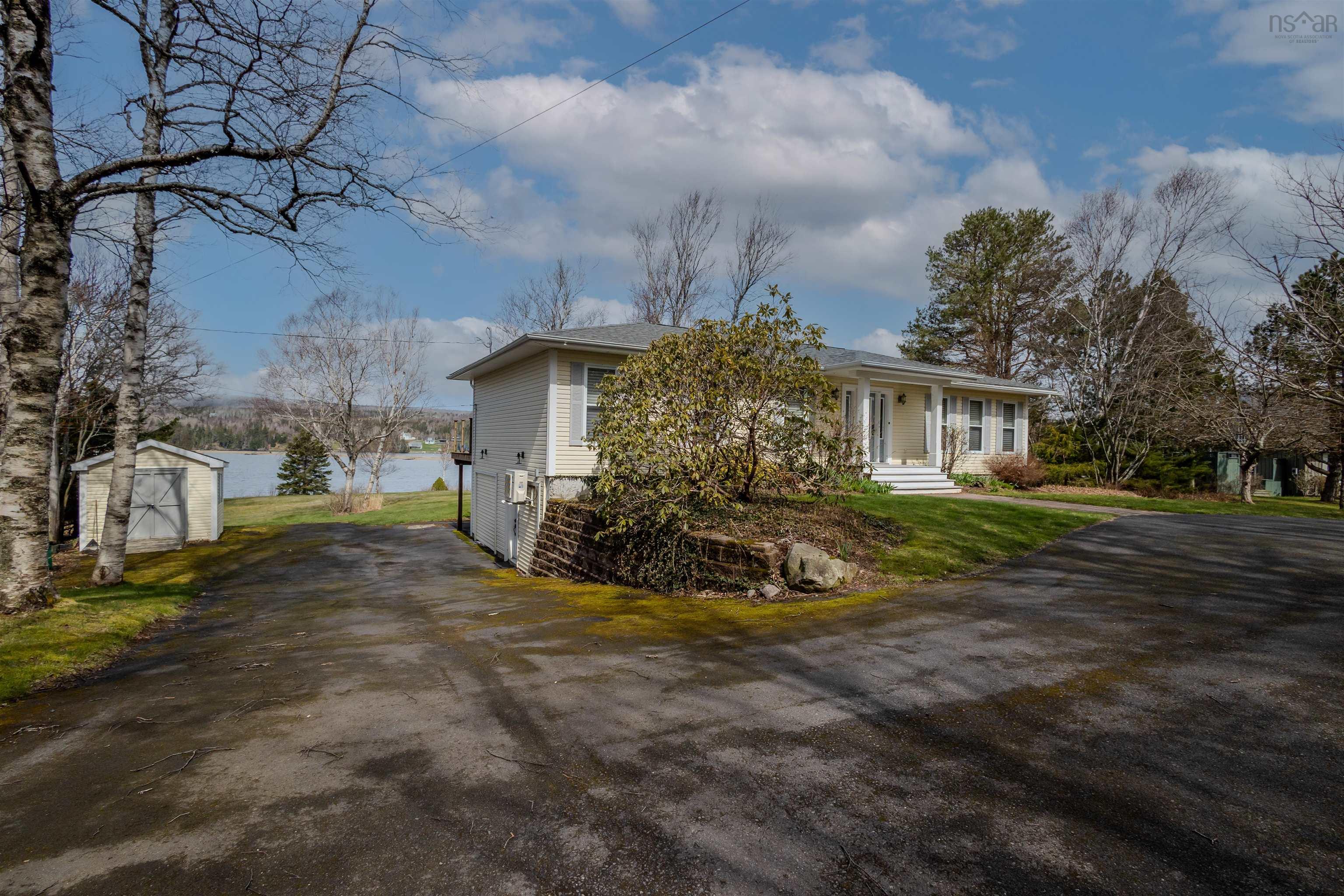 $885,000.00: 86 Tweednooge Place, East Bay