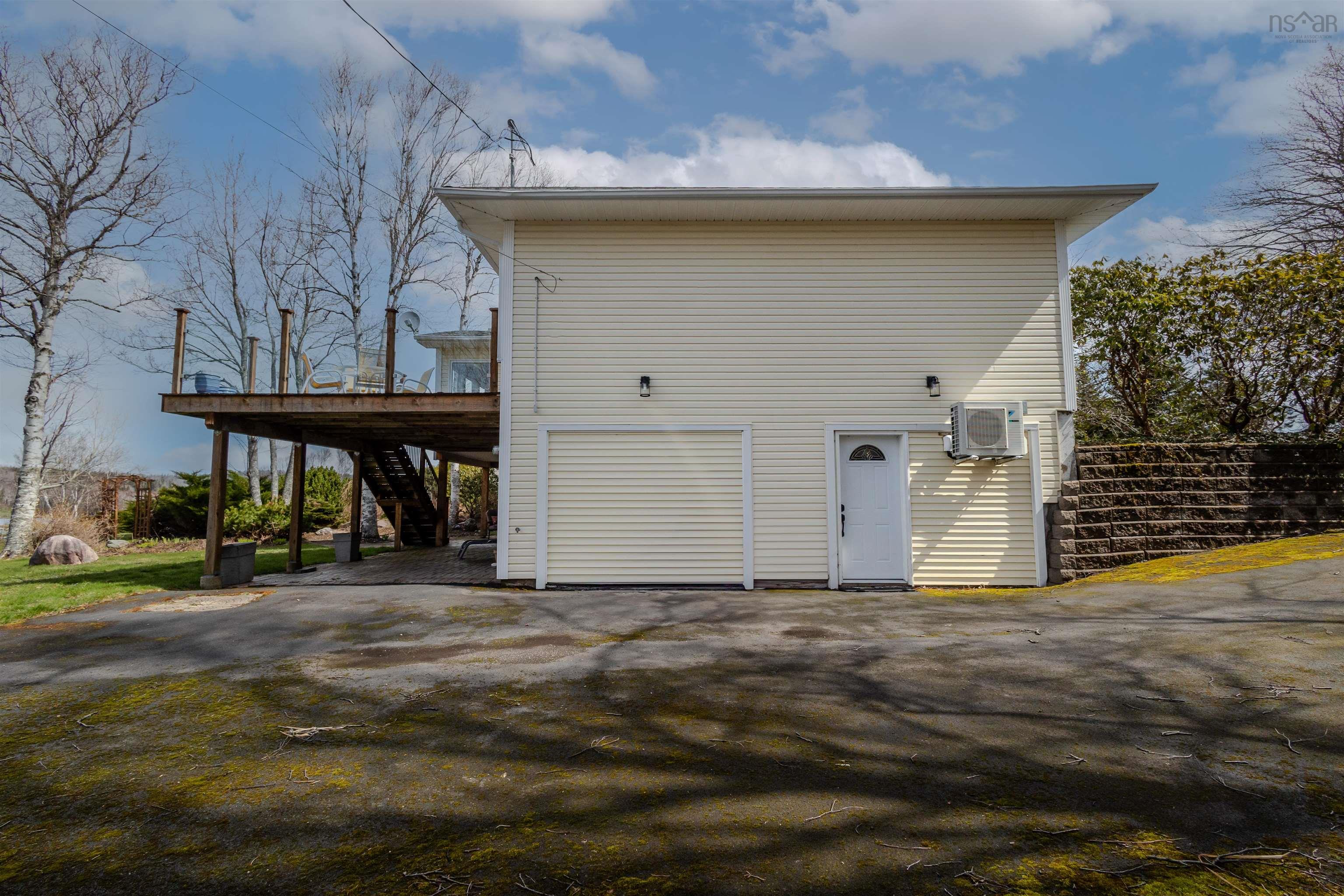 $885,000.00: 86 Tweednooge Place, East Bay