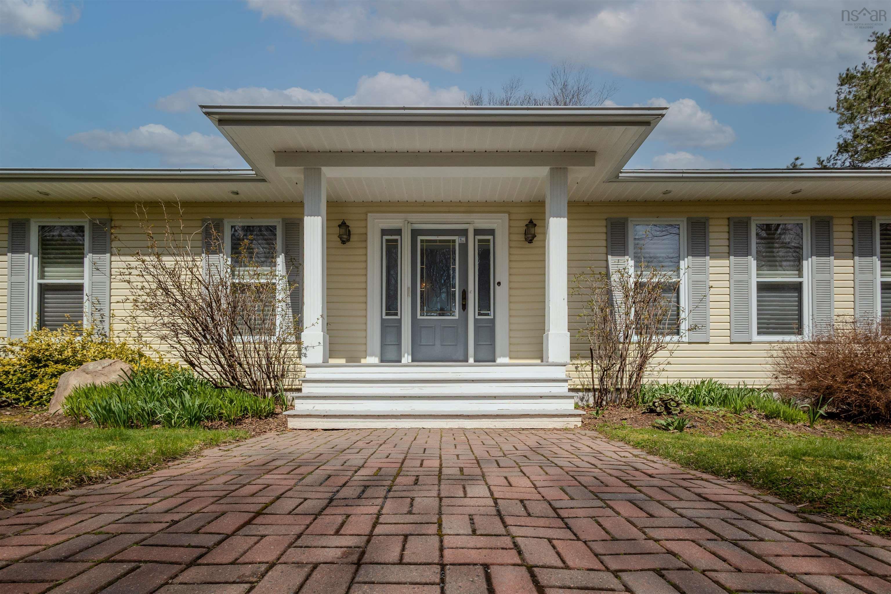$885,000.00: 86 Tweednooge Place, East Bay