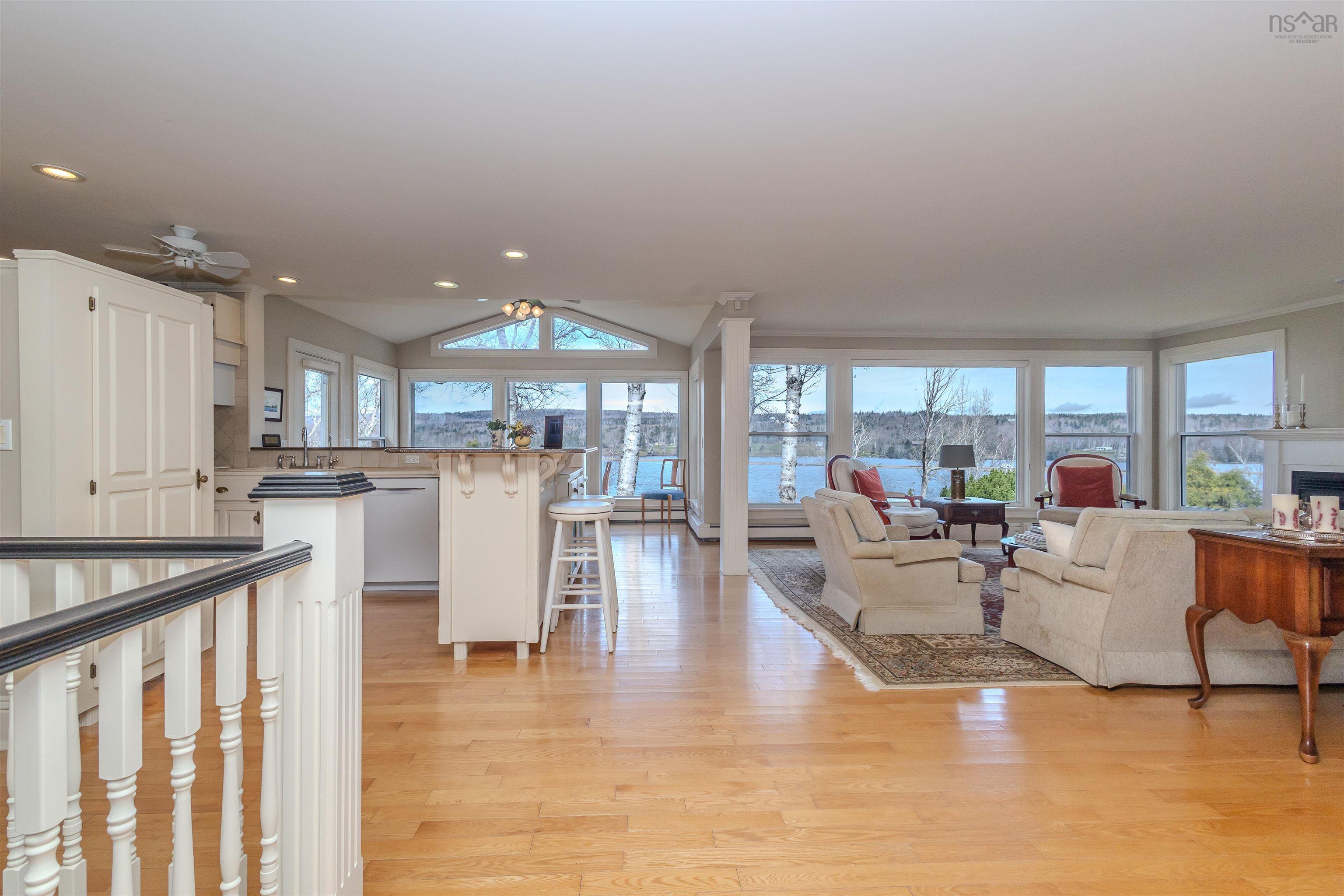 $885,000.00: 86 Tweednooge Place, East Bay
