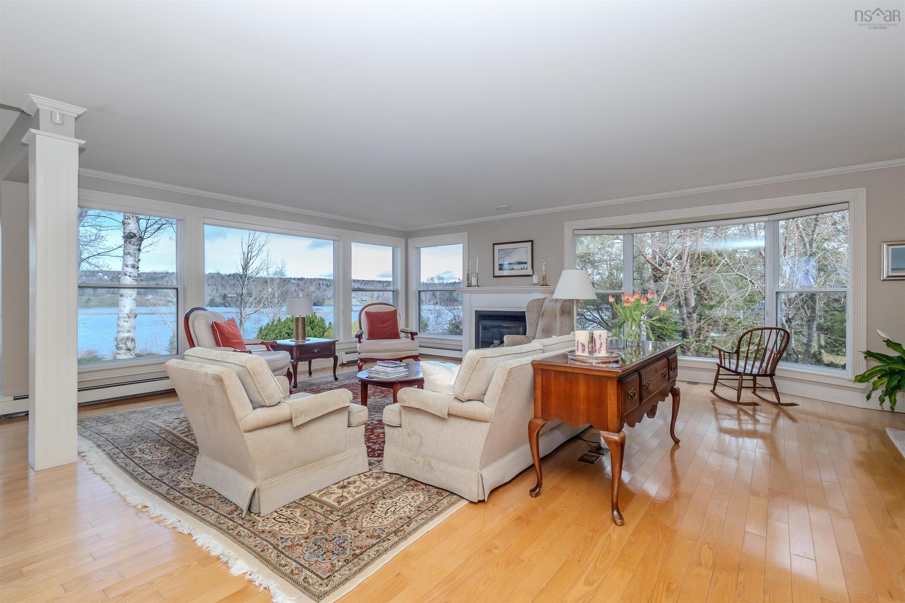 $885,000.00: 86 Tweednooge Place, East Bay