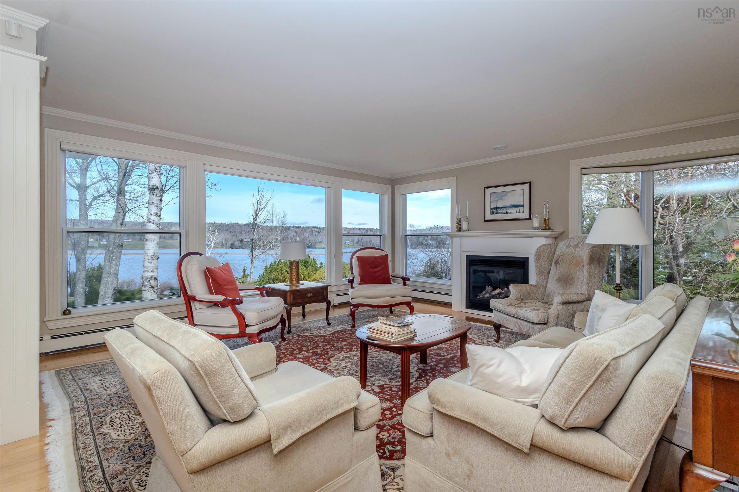 $885,000.00: 86 Tweednooge Place, East Bay