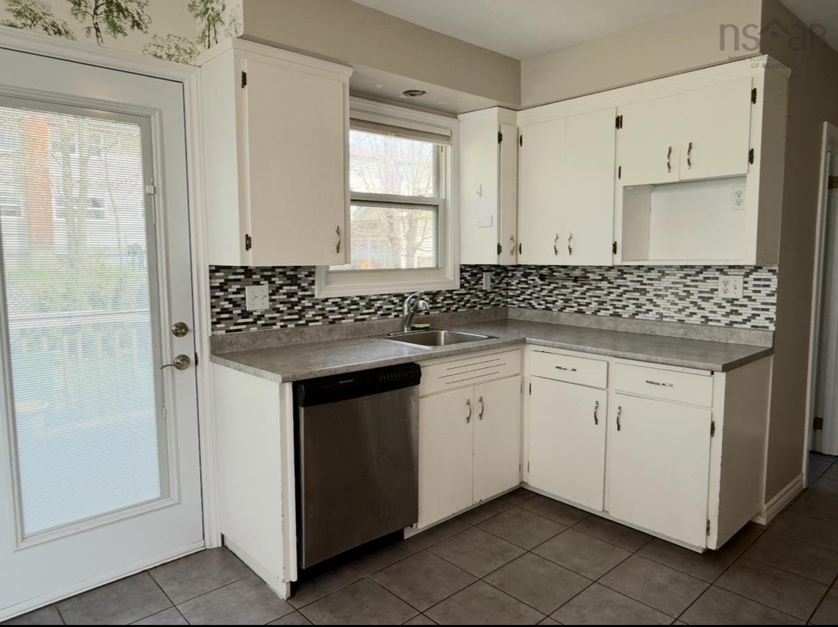 $425,000.00: 486 Spring Avenue, Dartmouth