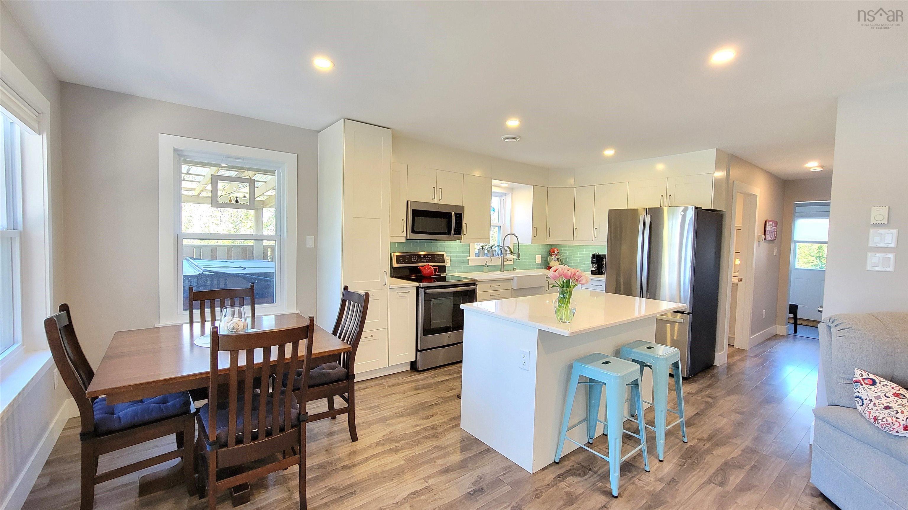 $724,900.00: 35 165 Meek Arm Trail, East Uniacke