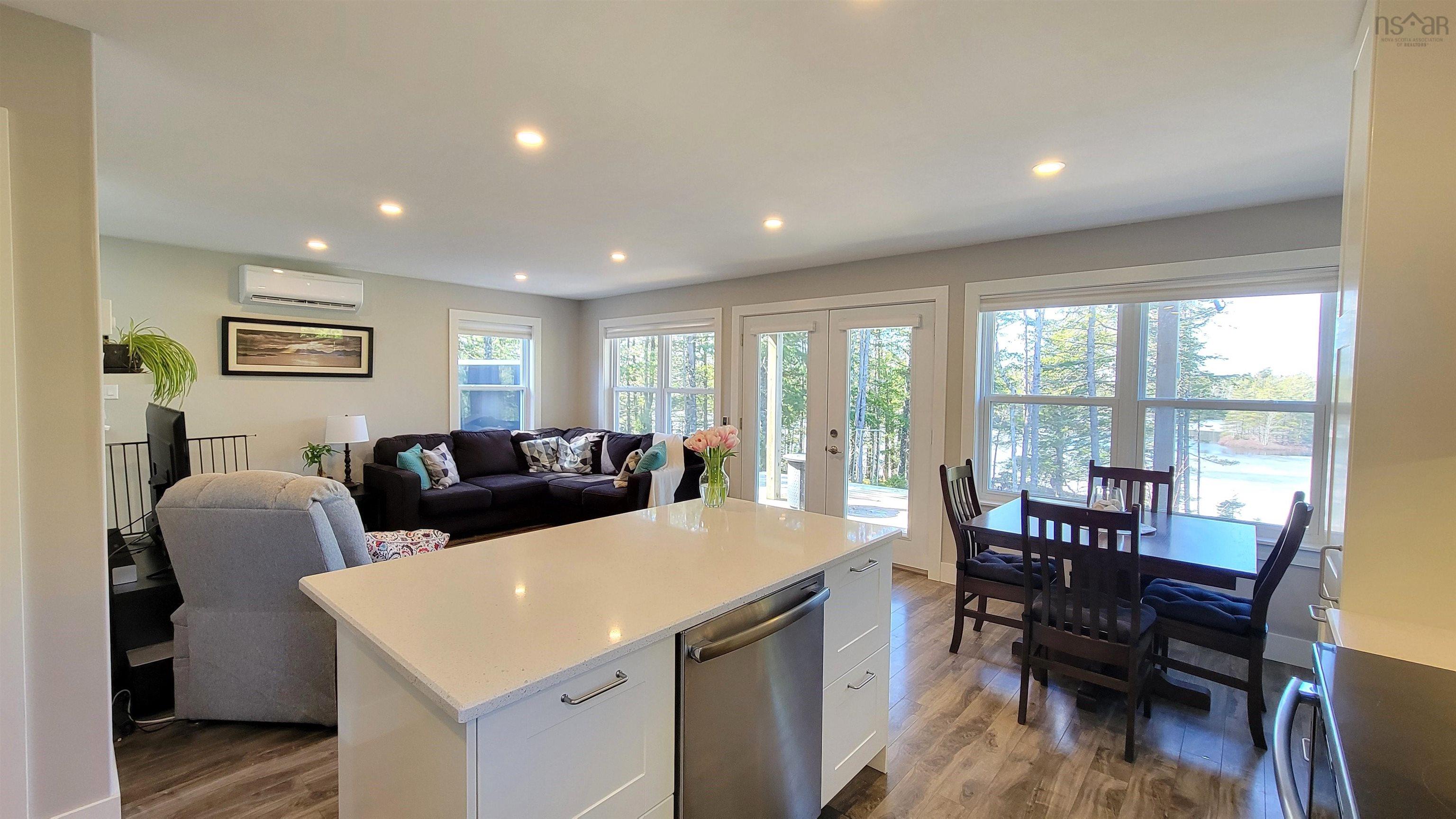 $724,900.00: 35 165 Meek Arm Trail, East Uniacke
