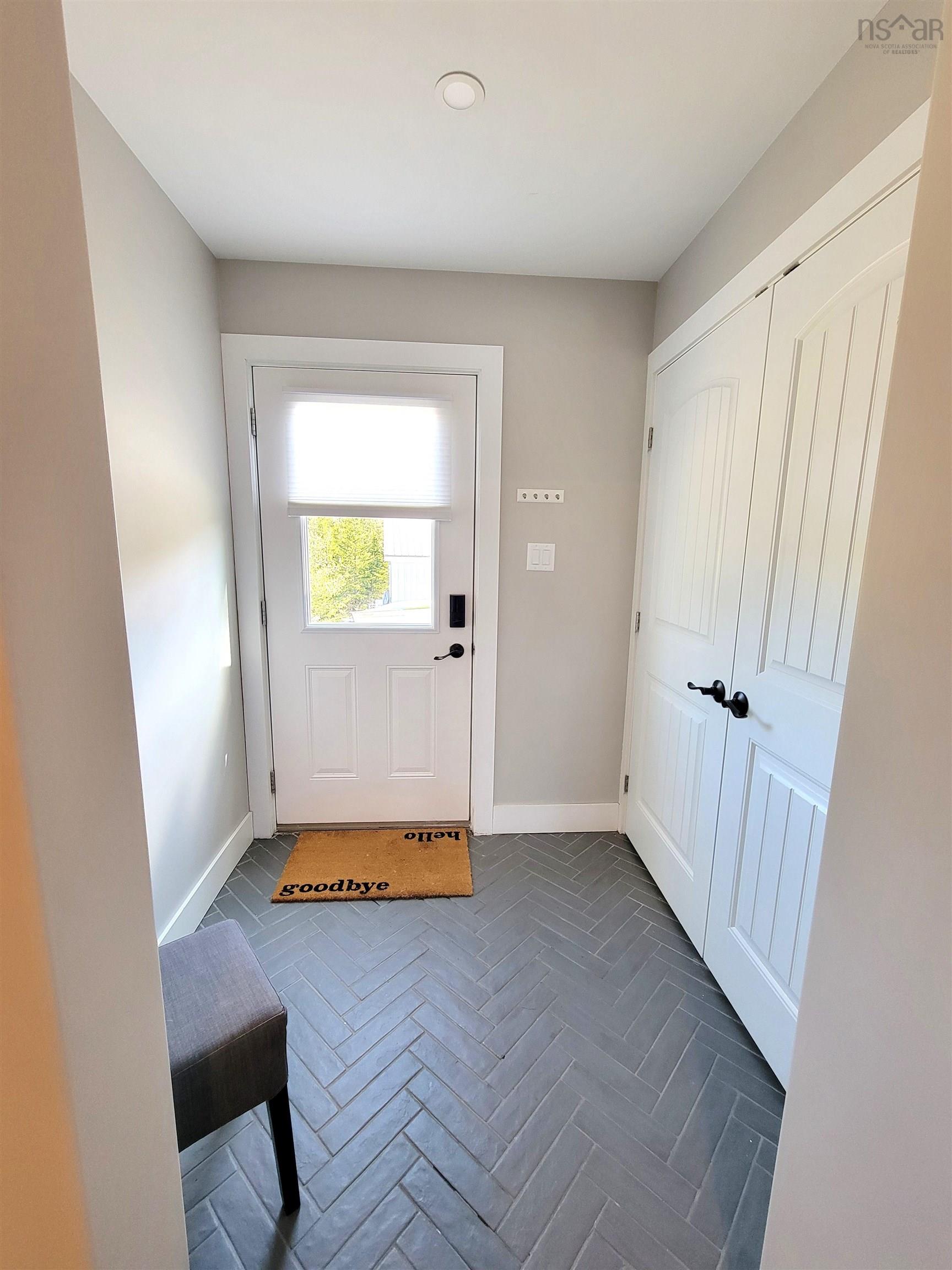 $724,900.00: 35 165 Meek Arm Trail, East Uniacke