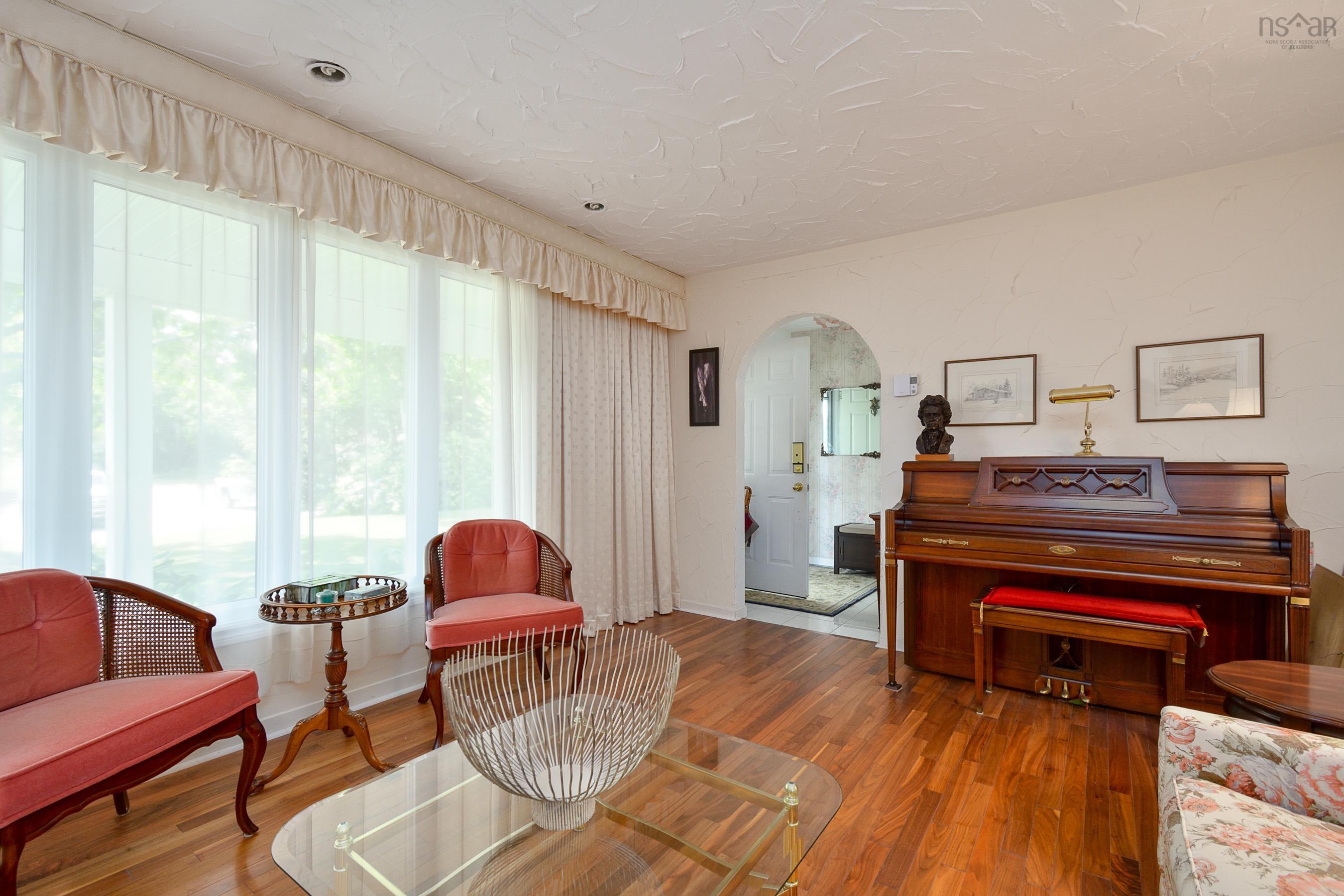 $779,900.00: 1900 KINGS Road, Sydney River
