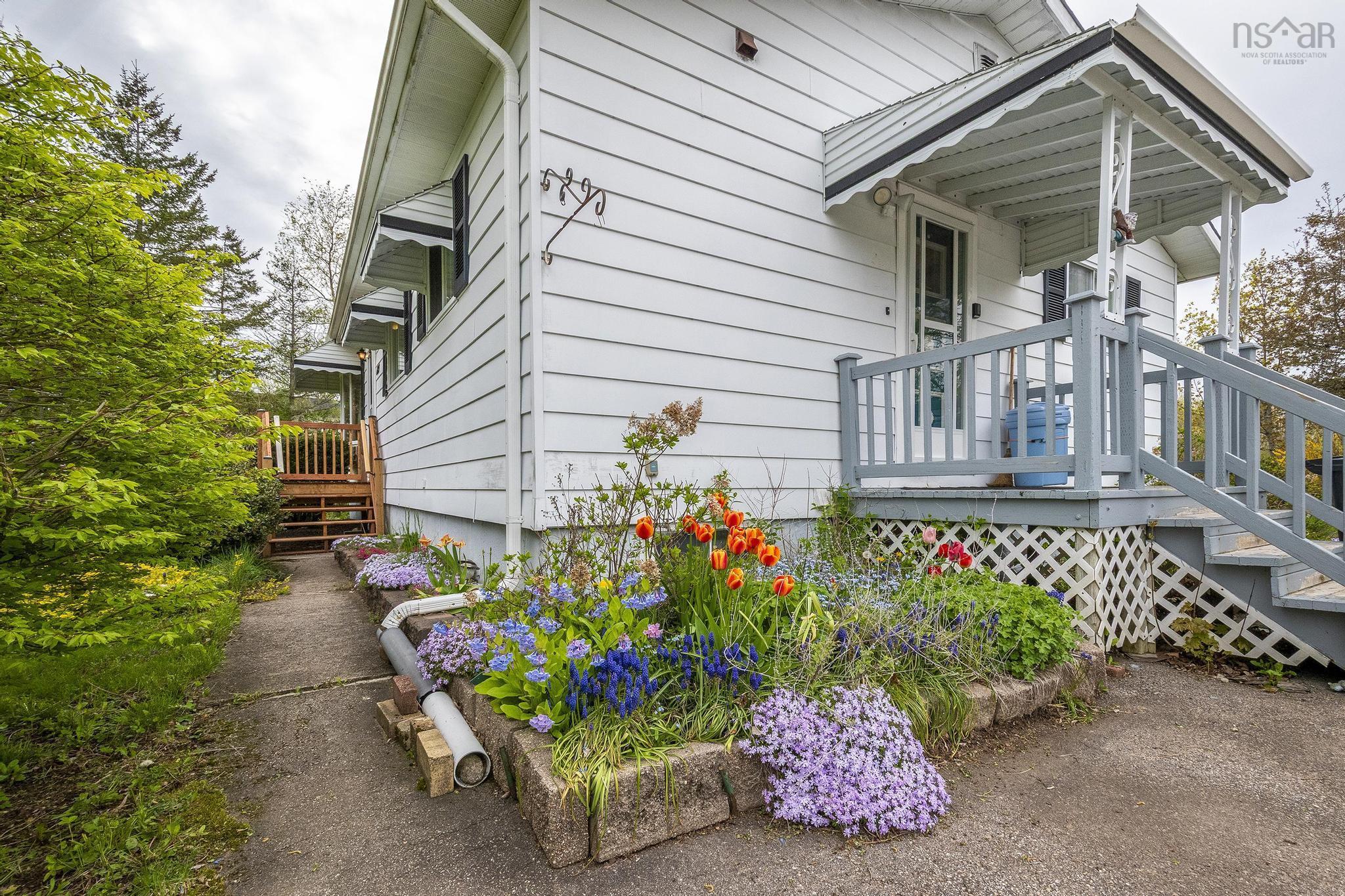 $379,000.00: 683 Main Street, Lawrencetown