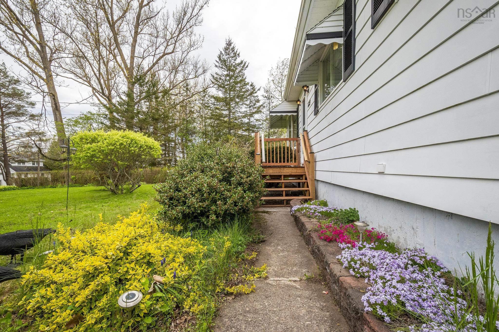 $379,000.00: 683 Main Street, Lawrencetown