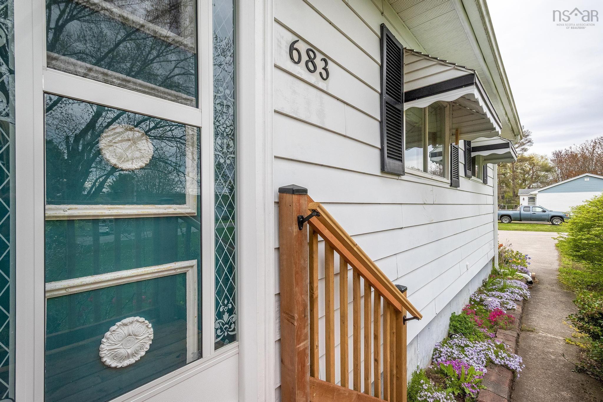 $379,000.00: 683 Main Street, Lawrencetown