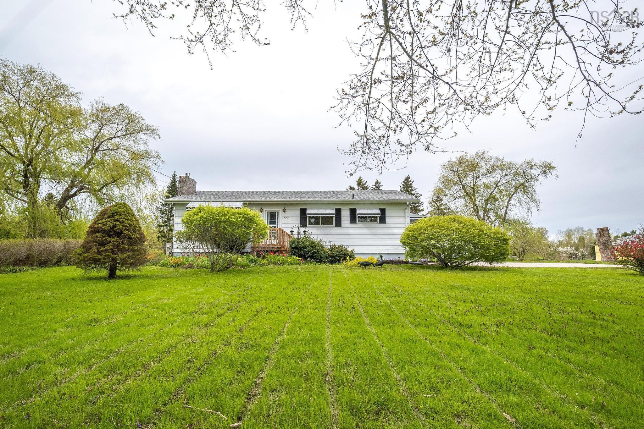 $379,000.00: 683 Main Street, Lawrencetown
