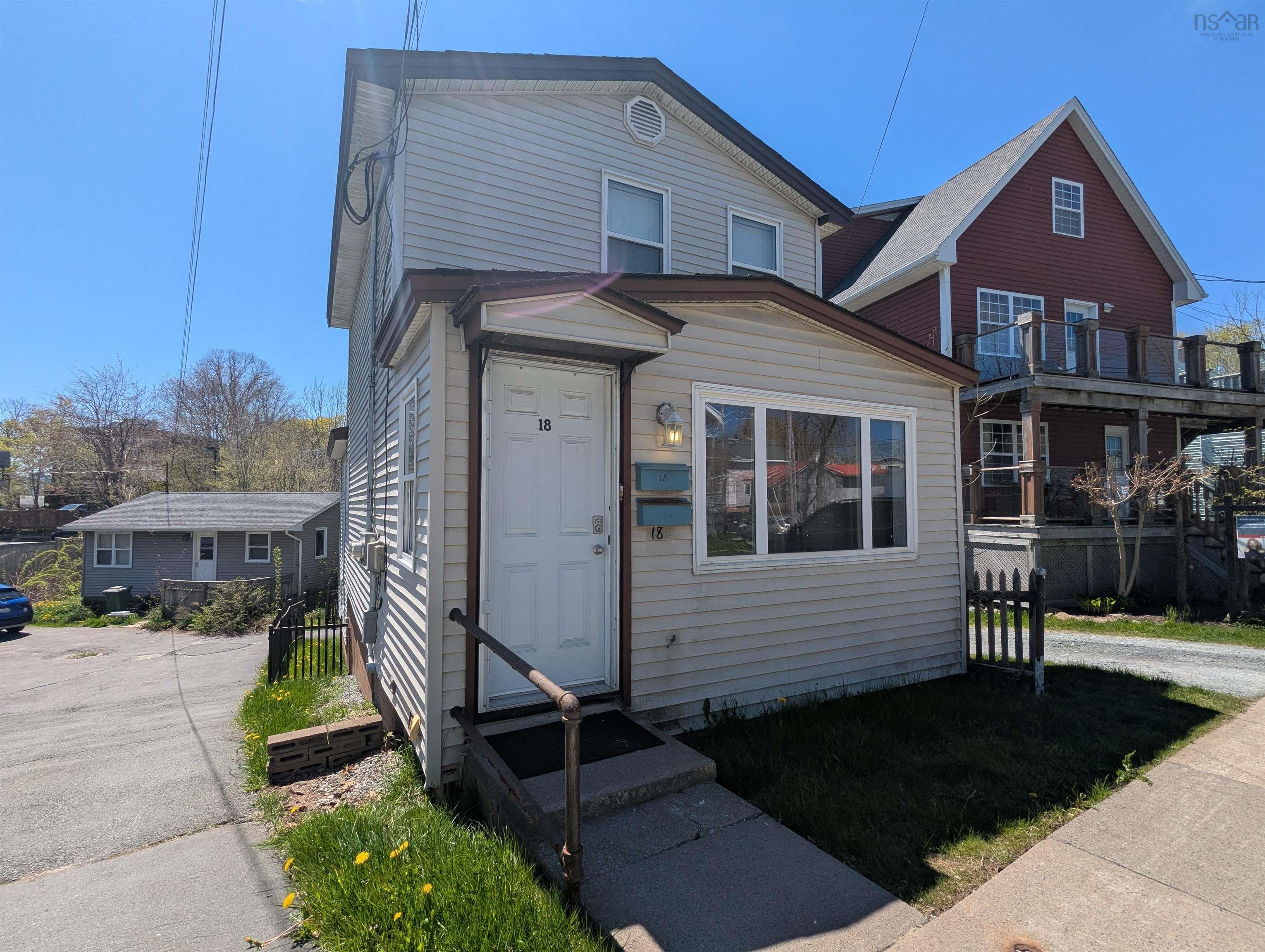$489,900.00: 18/18A Pleasant Street, Dartmouth