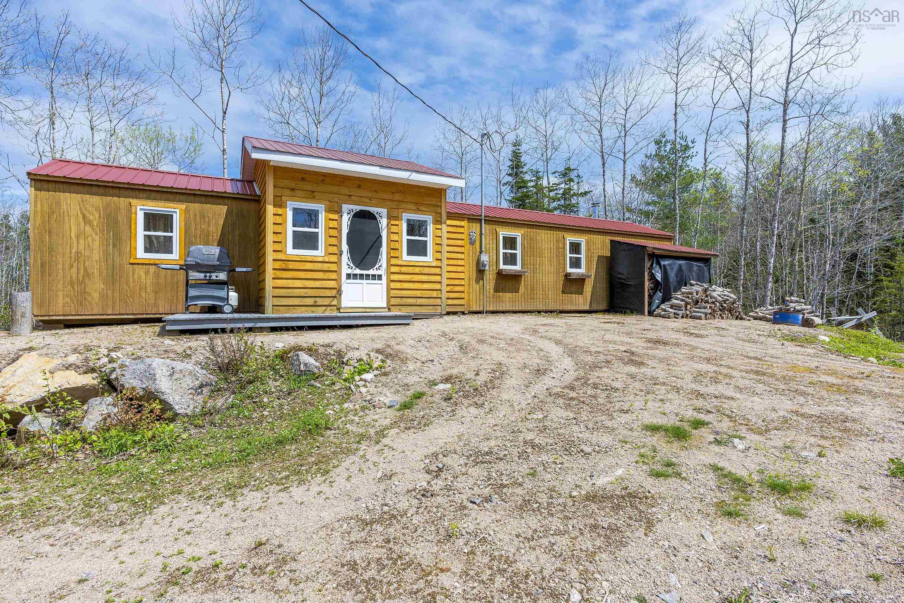 $149,900.00: 782 Waterloo Avenue, Waterloo Lake