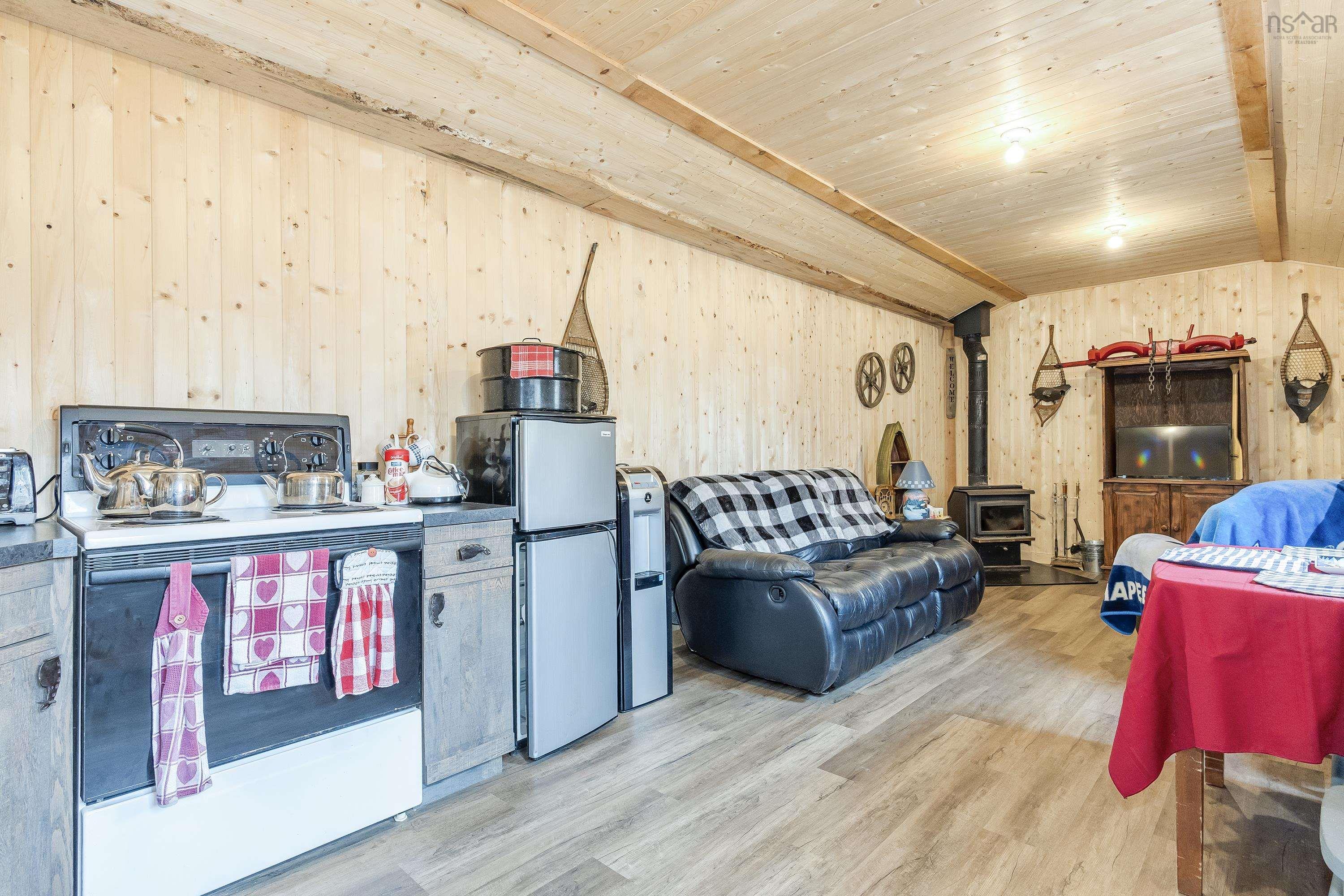 $149,900.00: 782 Waterloo Avenue, Waterloo Lake