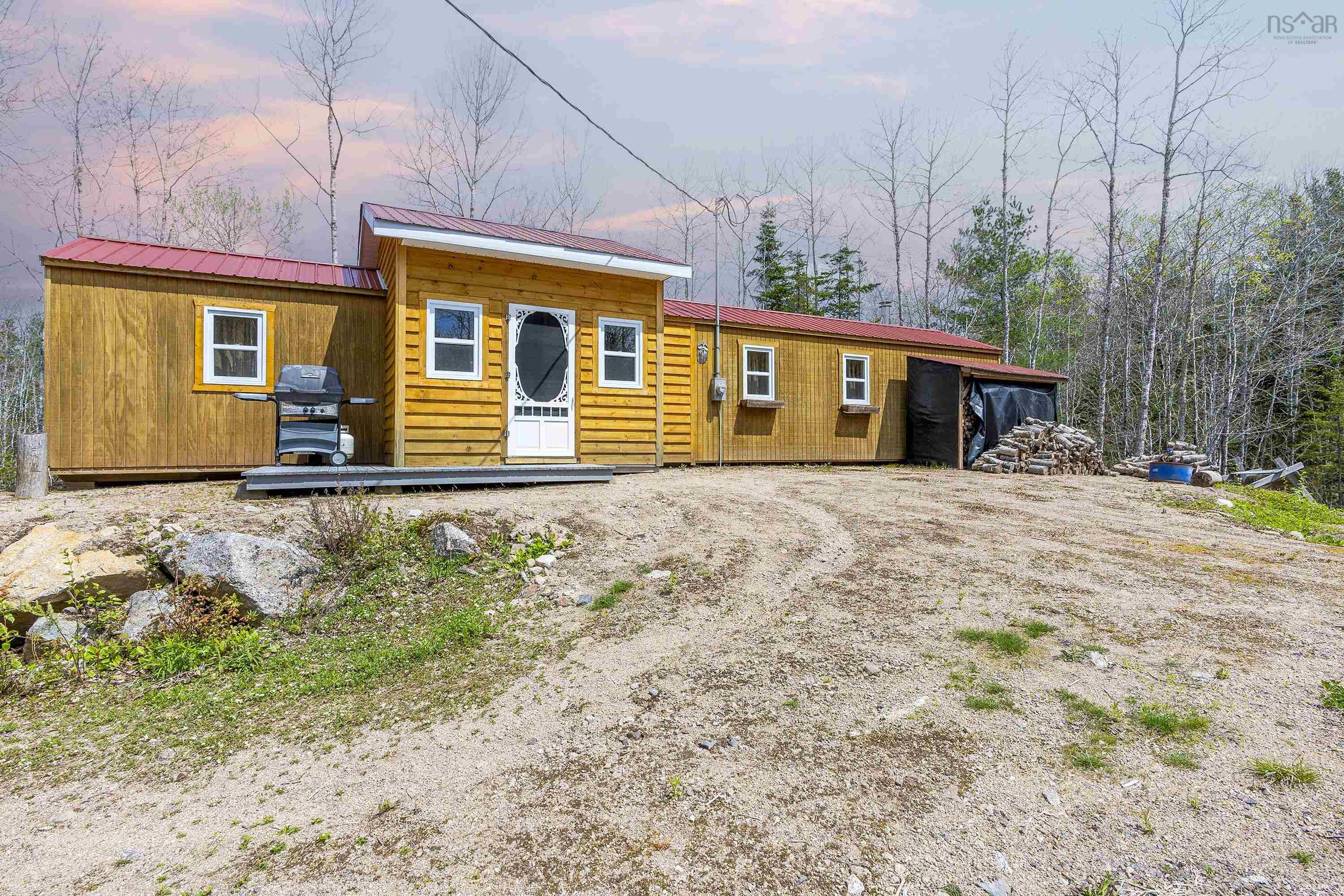 $149,900.00: 782 Waterloo Avenue, Waterloo Lake