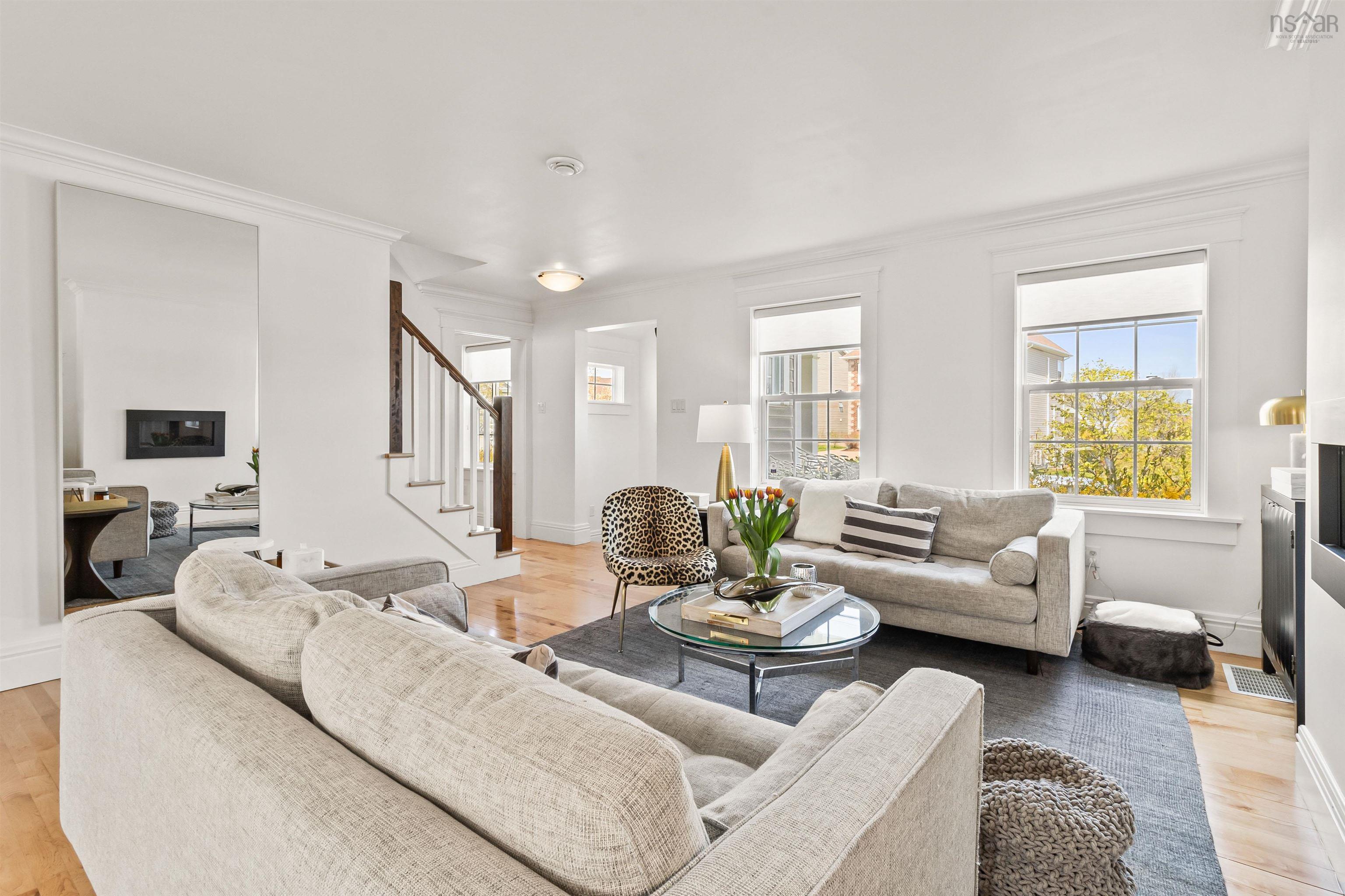 $1,079,000.00: 15 Rockpoint Court, Bedford