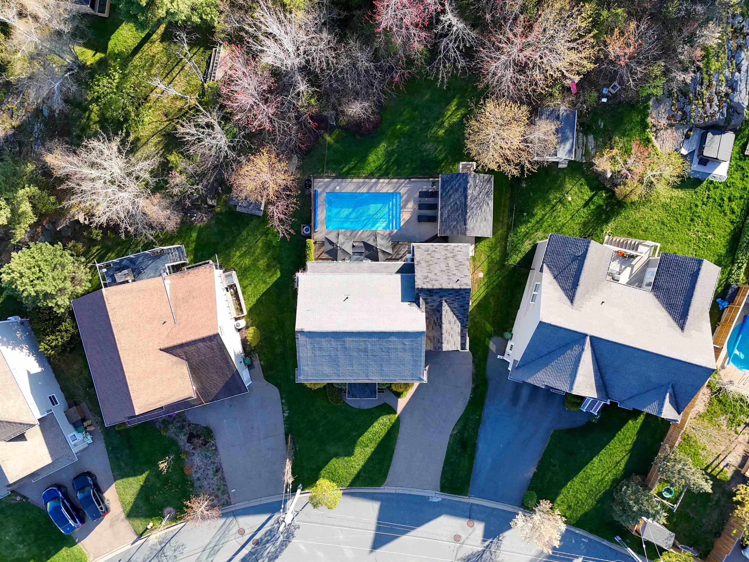 $1,079,000.00: 15 Rockpoint Court, Bedford