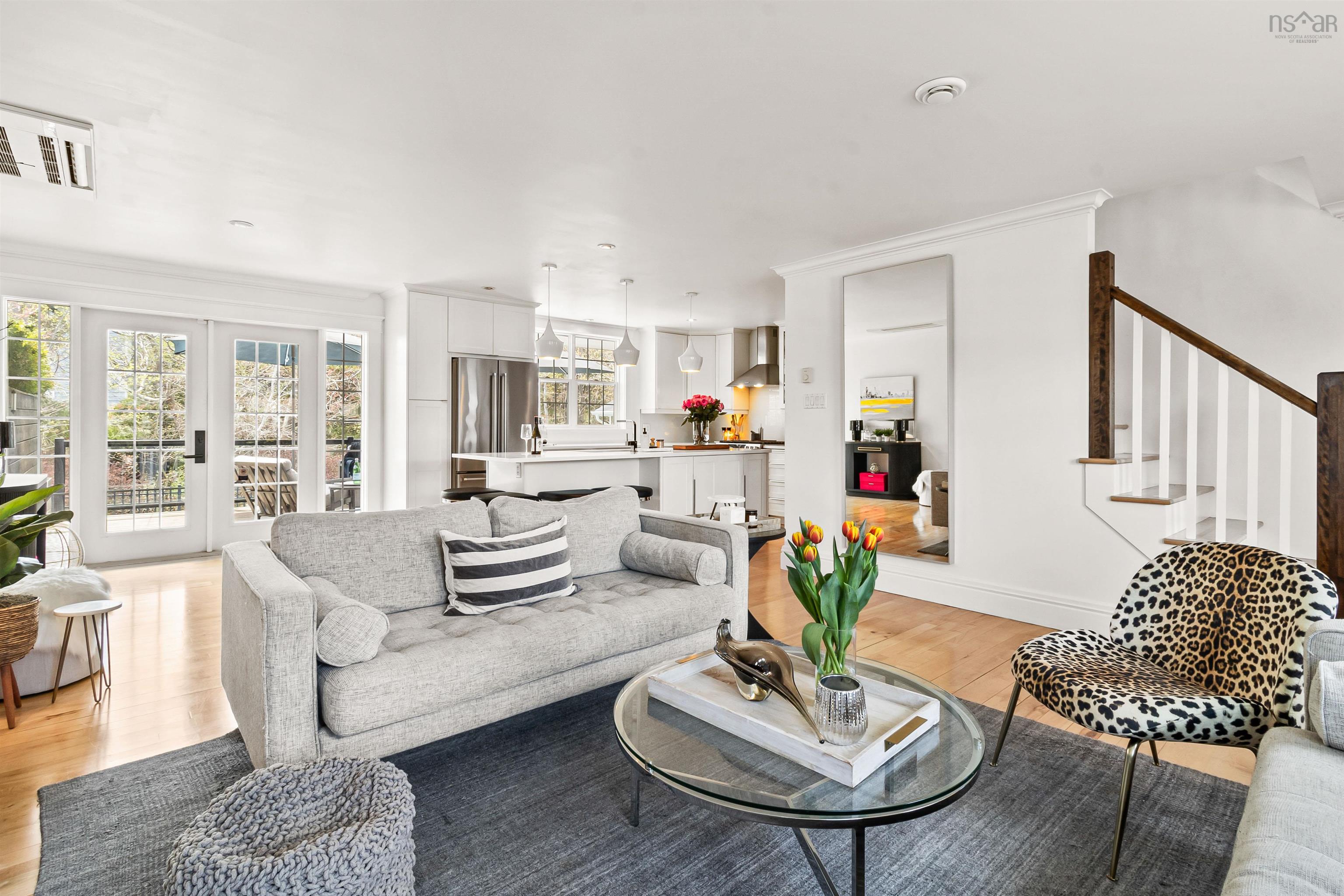 $1,079,000.00: 15 Rockpoint Court, Bedford