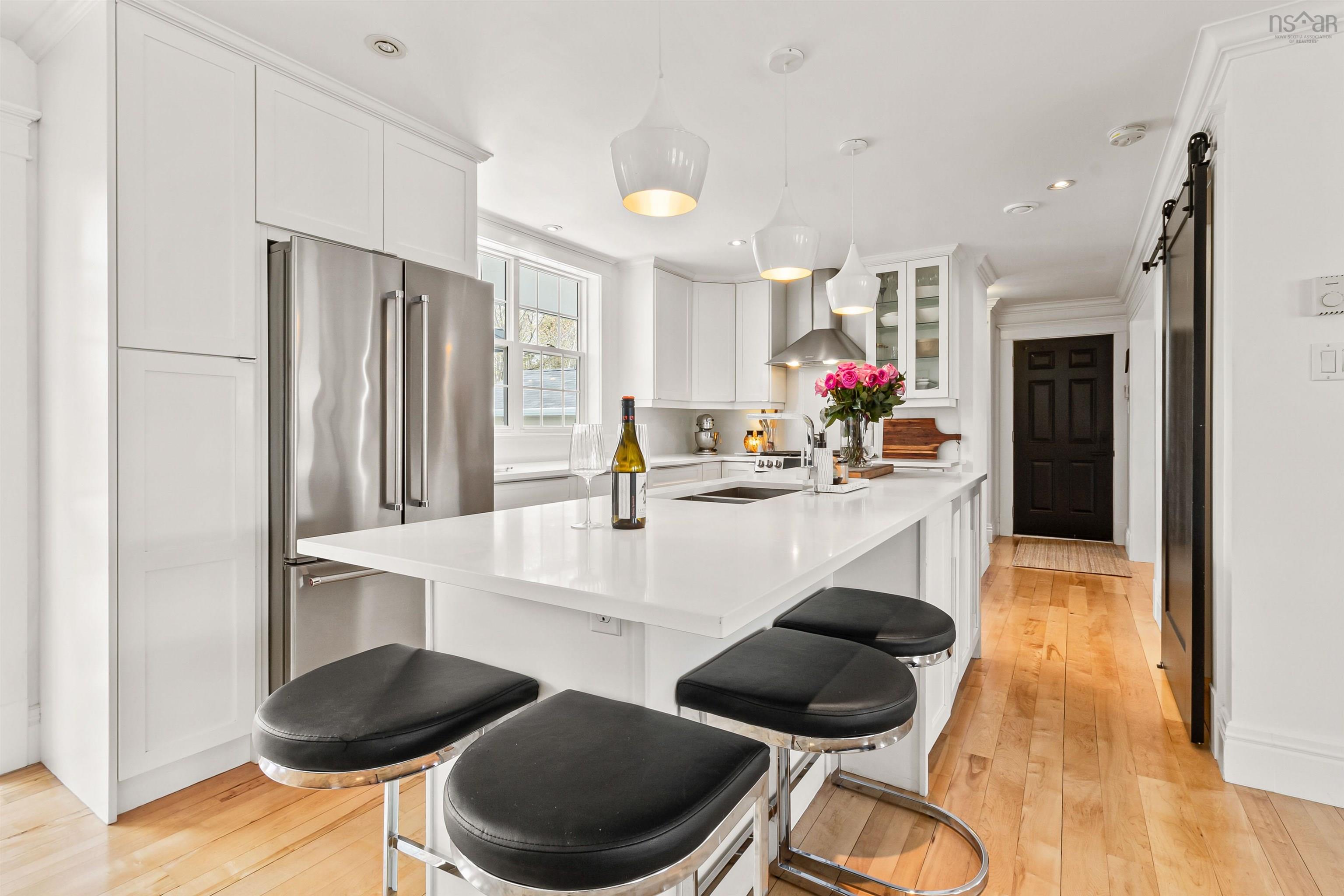 $1,079,000.00: 15 Rockpoint Court, Bedford