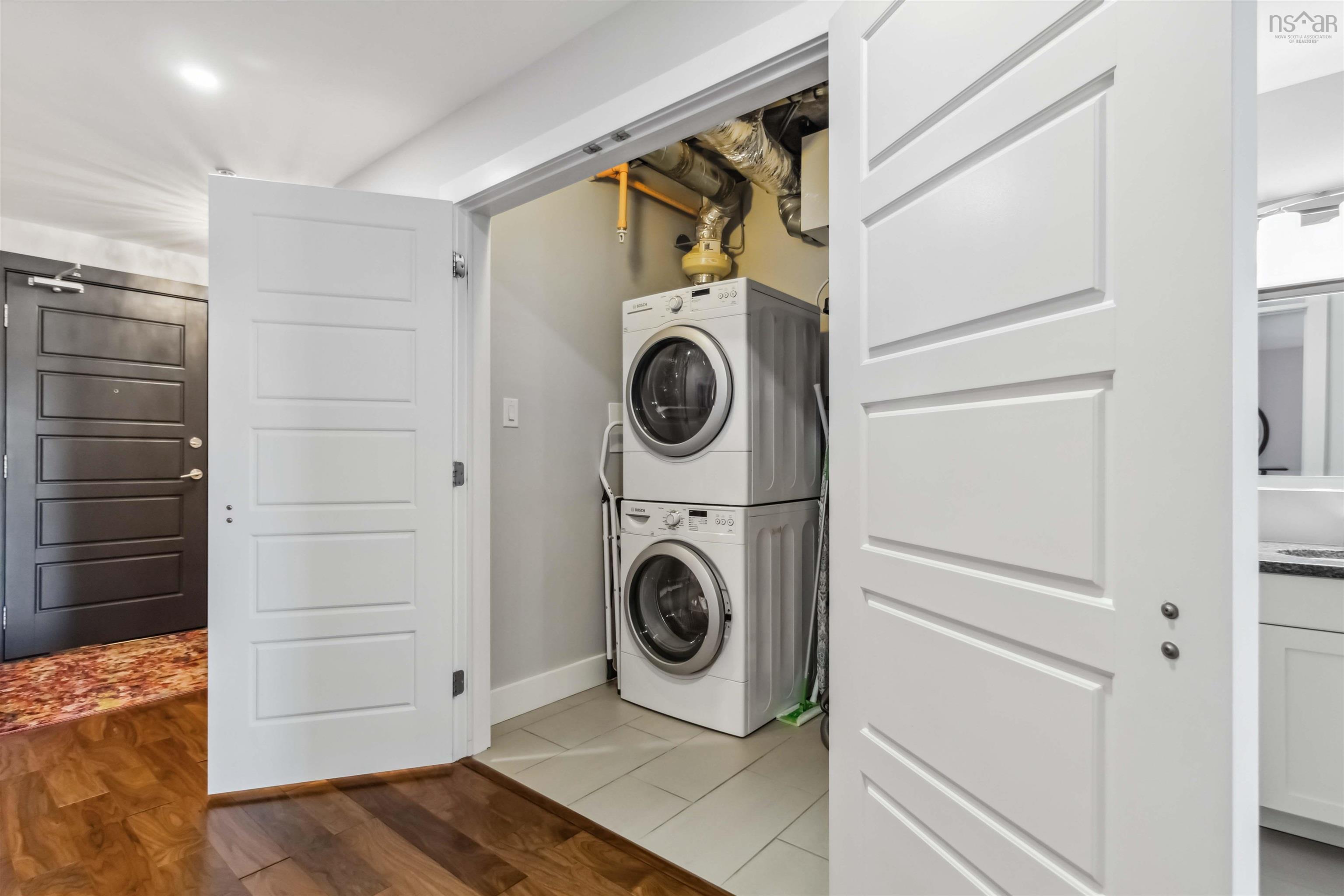 $799,800.00: 502 31 Kings Wharf Place, Dartmouth