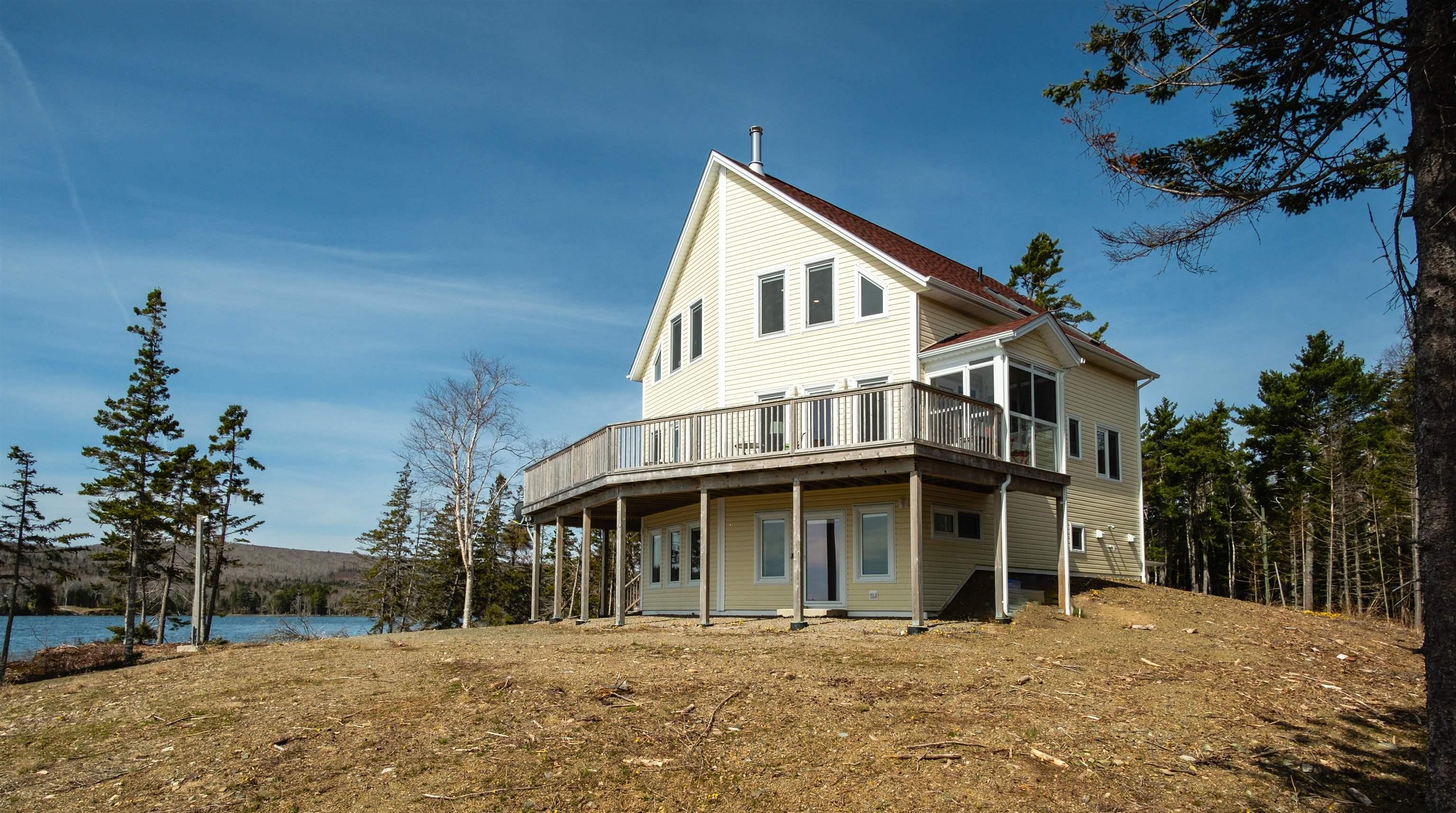 $956,000.00: 234 Redbird Drive, Malagawatch