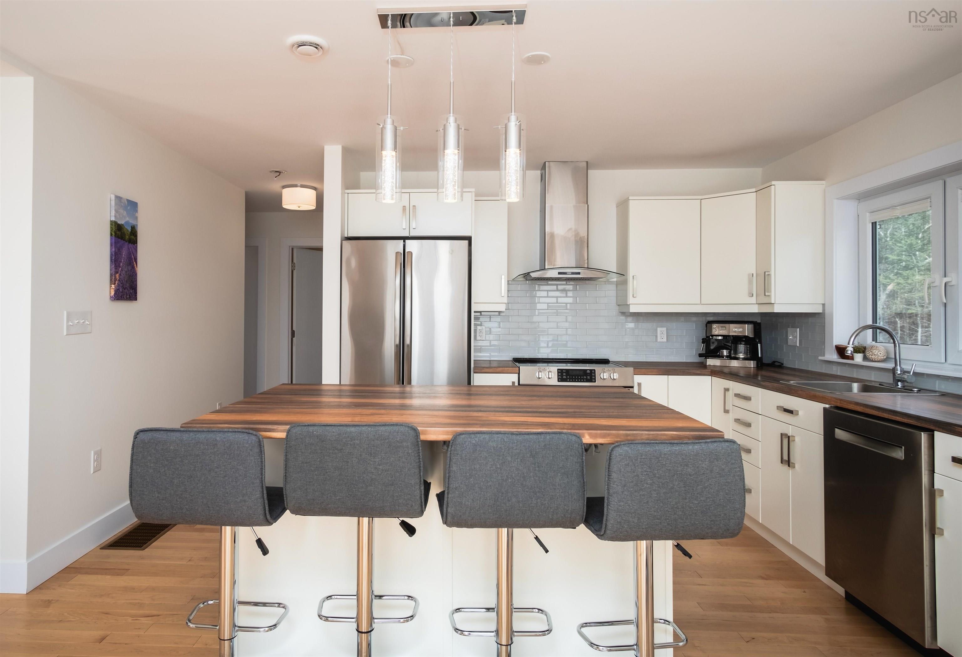 $956,000.00: 234 Redbird Drive, Malagawatch