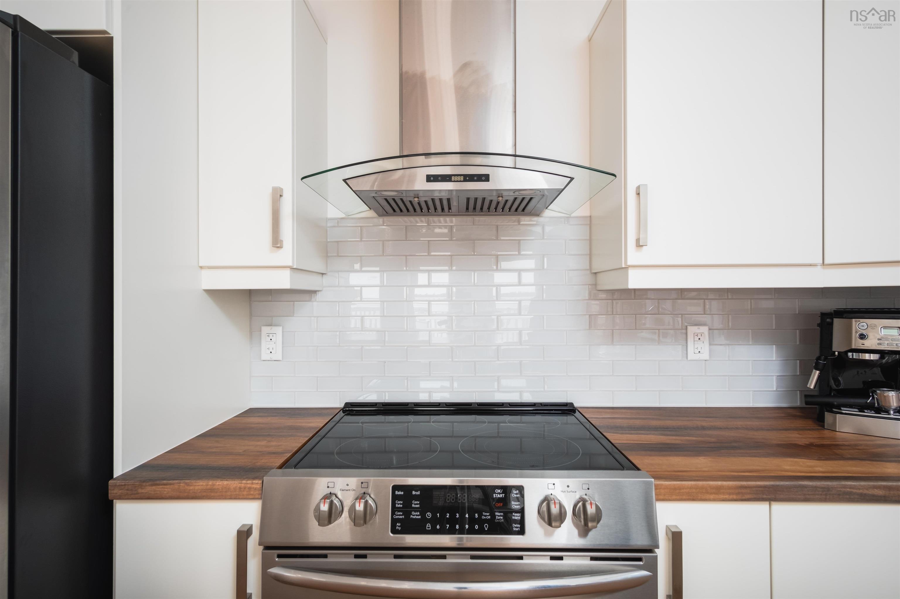 $956,000.00: 234 Redbird Drive, Malagawatch