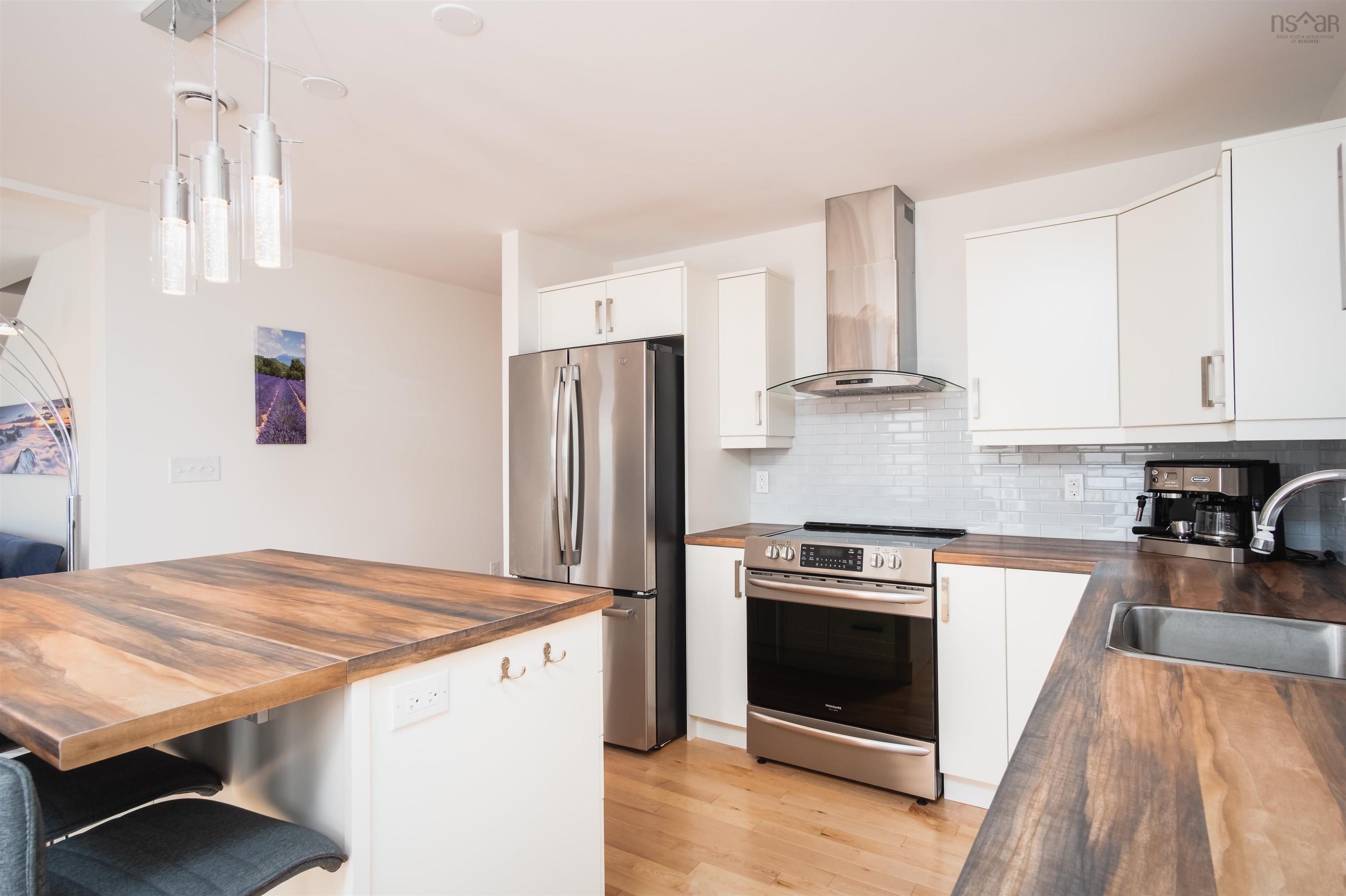 $956,000.00: 234 Redbird Drive, Malagawatch