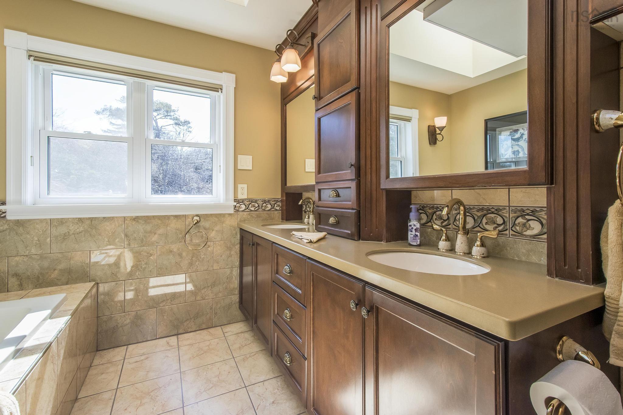 $1,390,000.00: 52 Captain Landers Court, Hebron