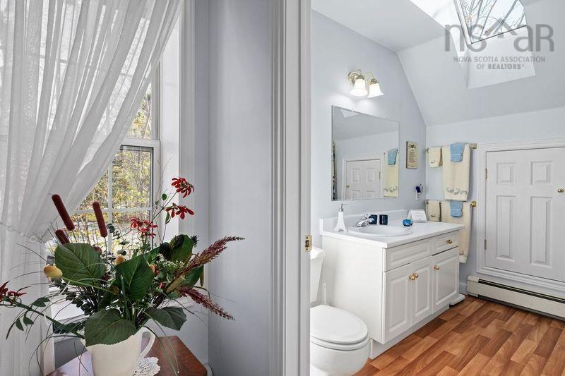 $650,000.00: 3A Dakin Drive, Halifax