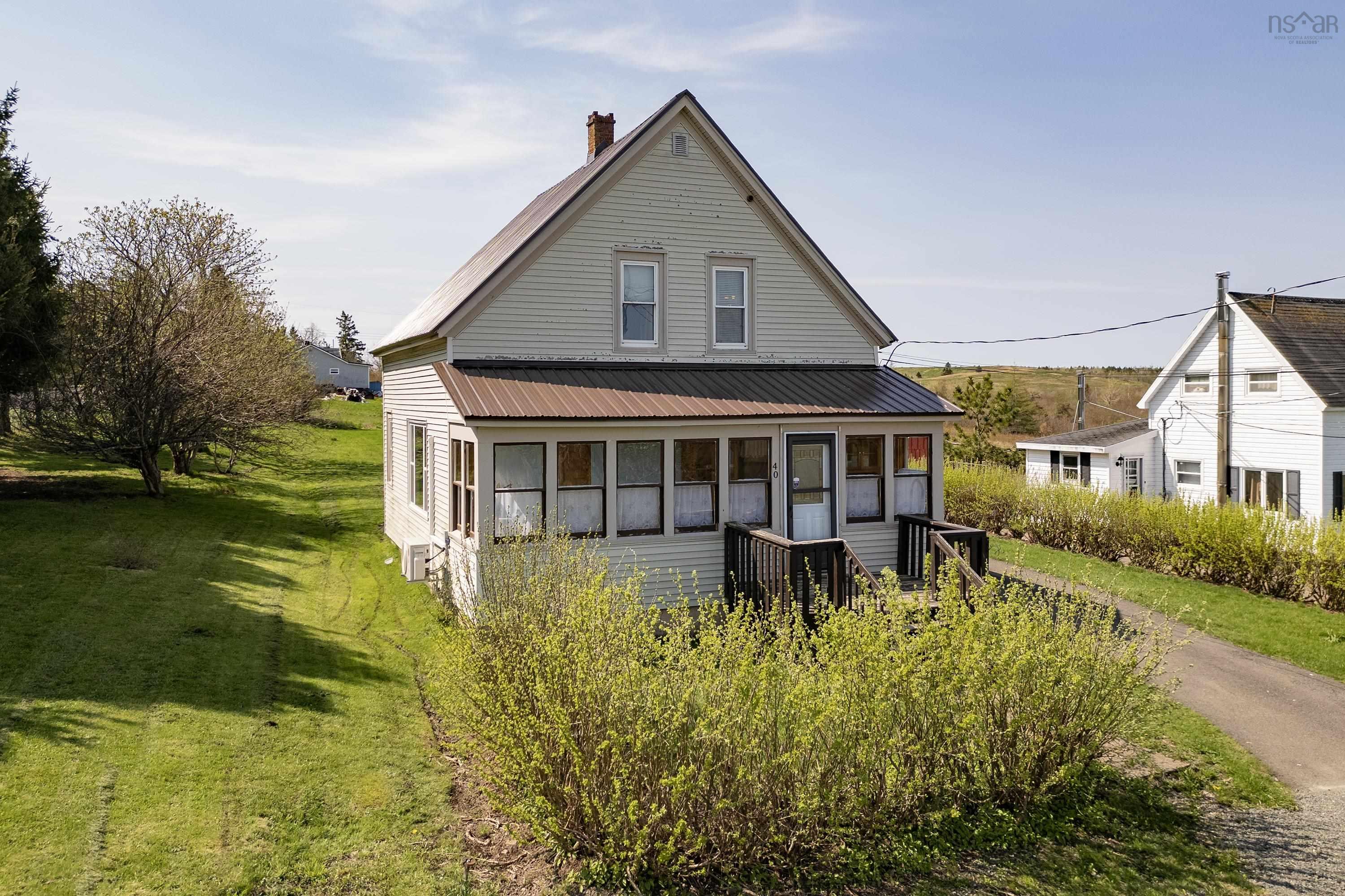 $199,900.00: 40 Hall Street, Springhill