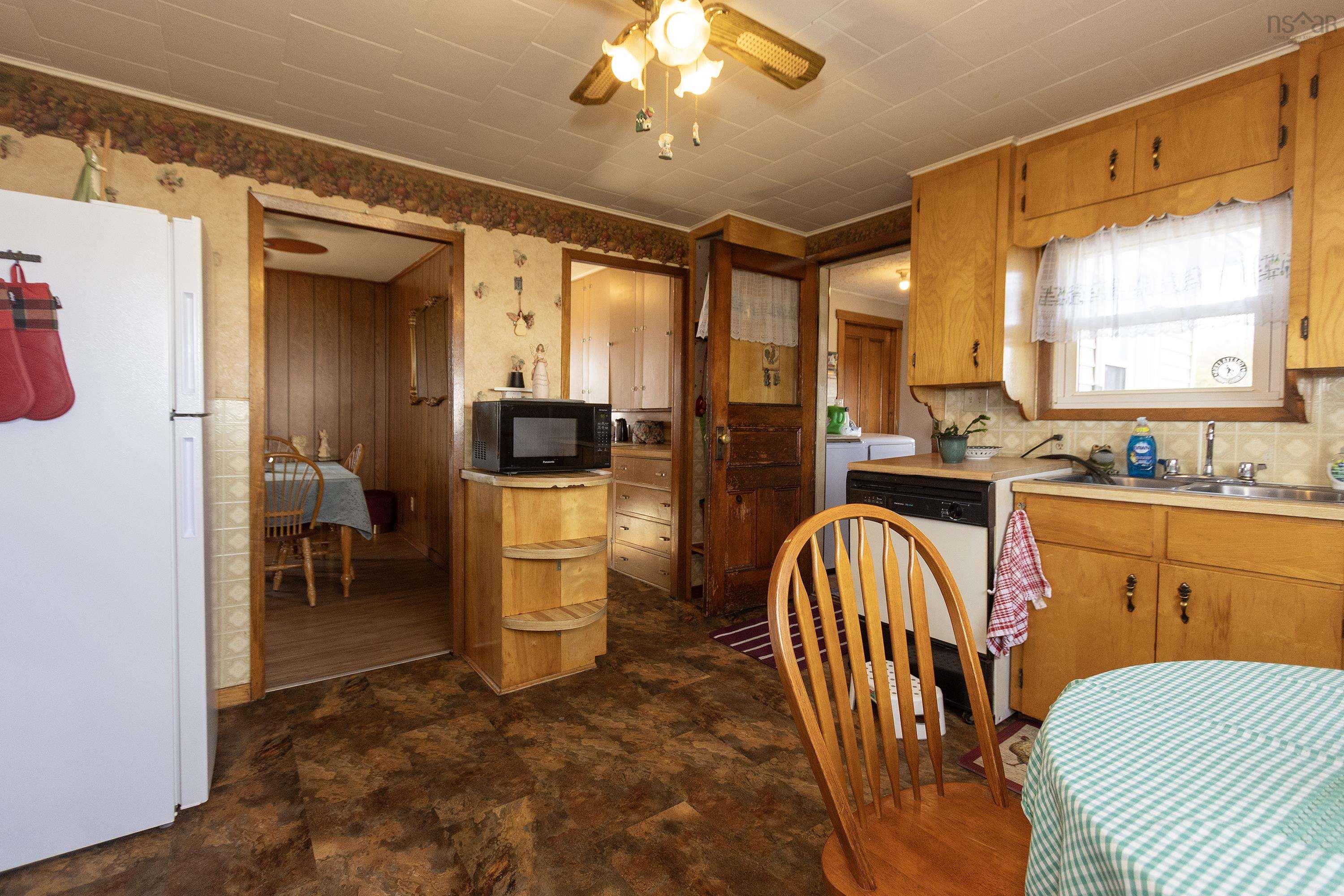 $199,900.00: 40 Hall Street, Springhill