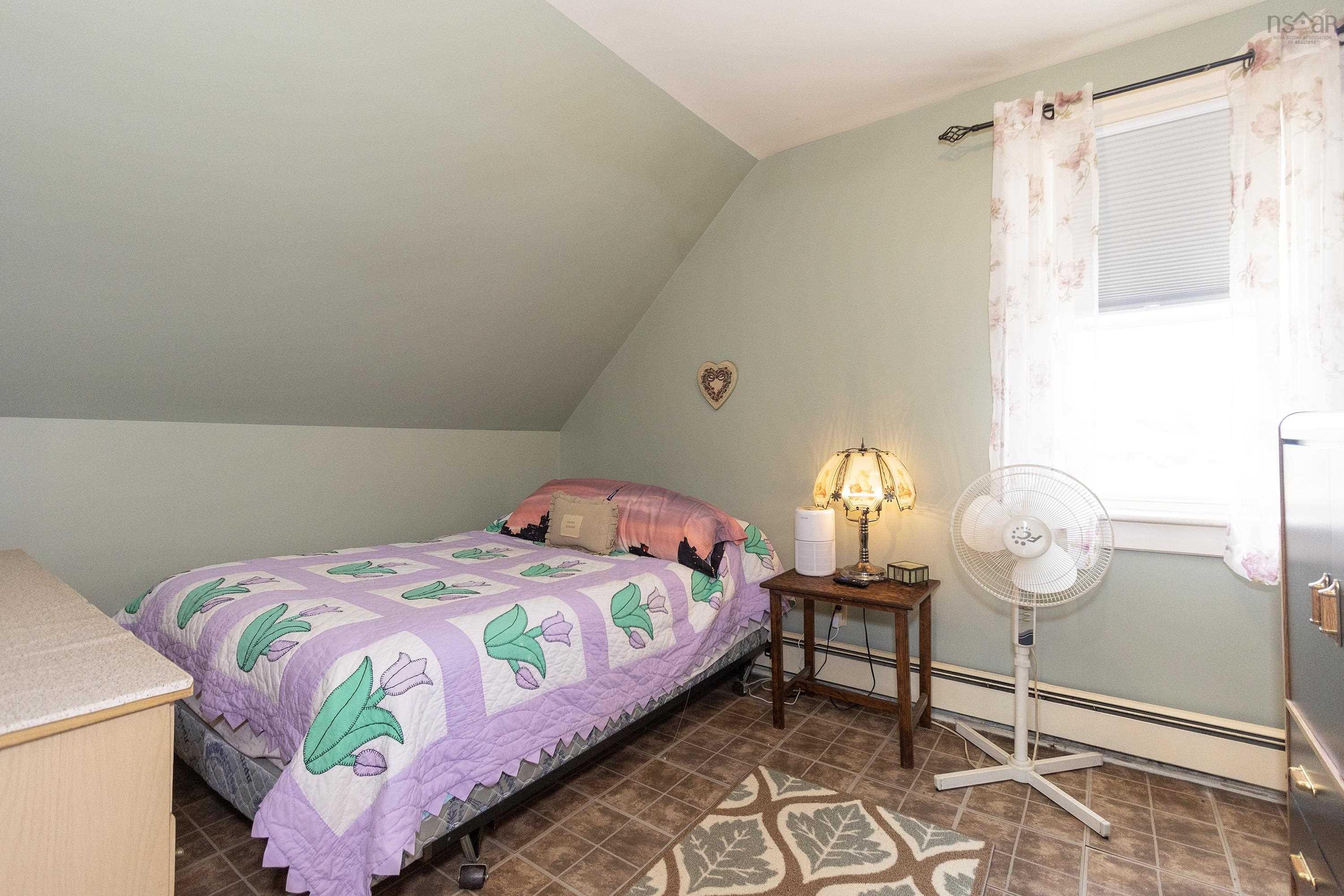$199,900.00: 40 Hall Street, Springhill