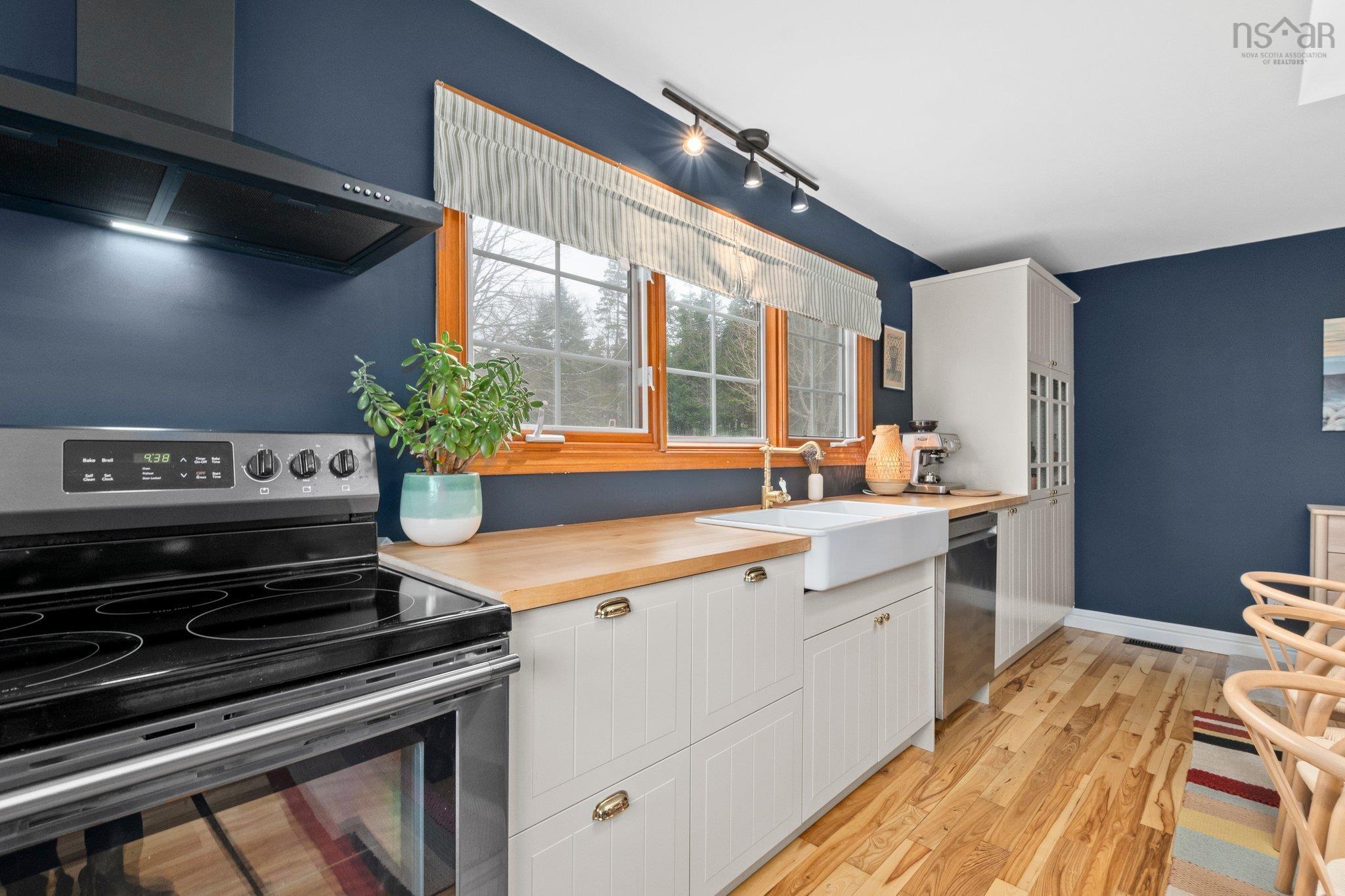 $600,000.00: 155 Island View Drive, Boutiliers Point