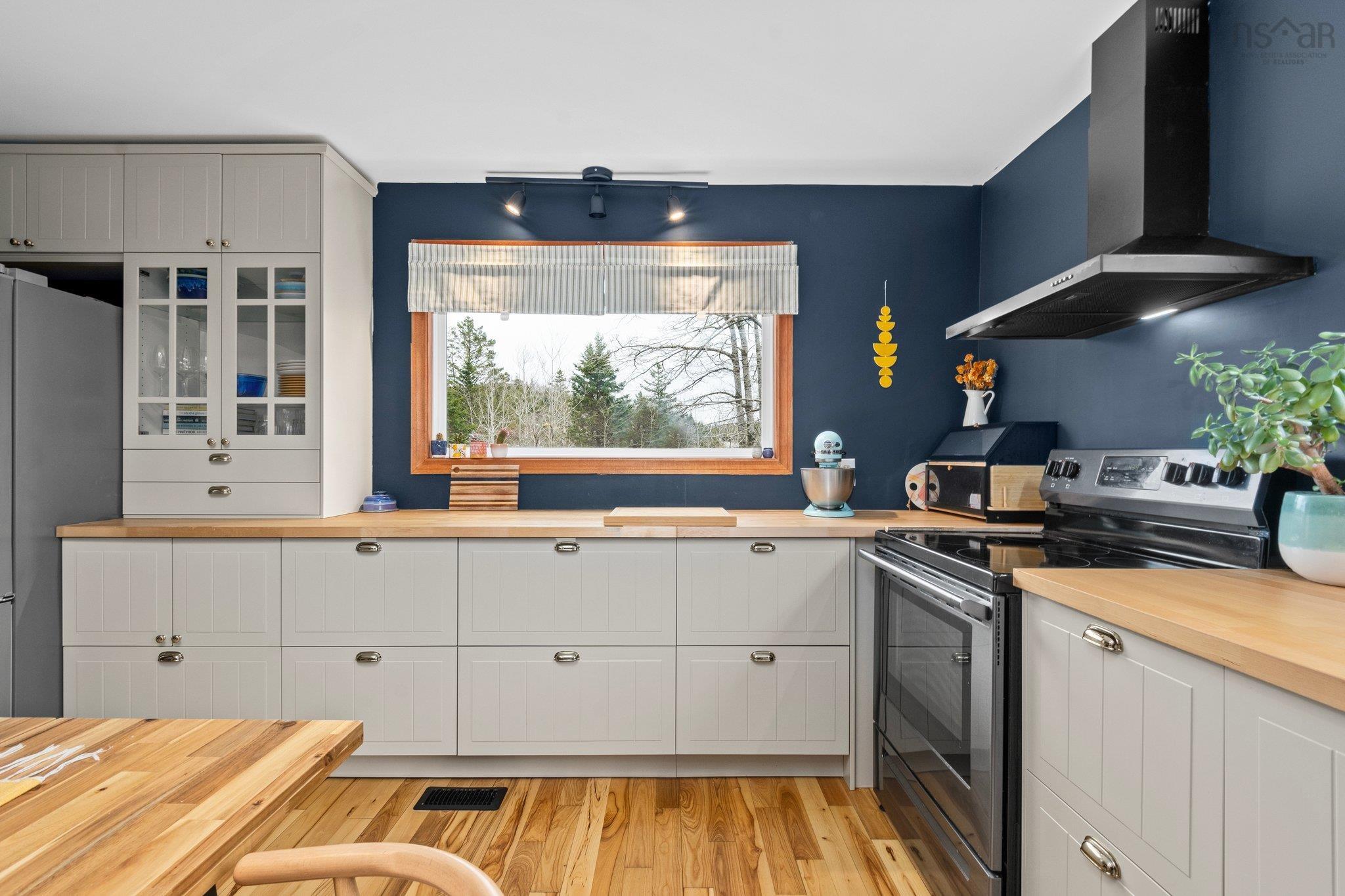 $600,000.00: 155 Island View Drive, Boutiliers Point