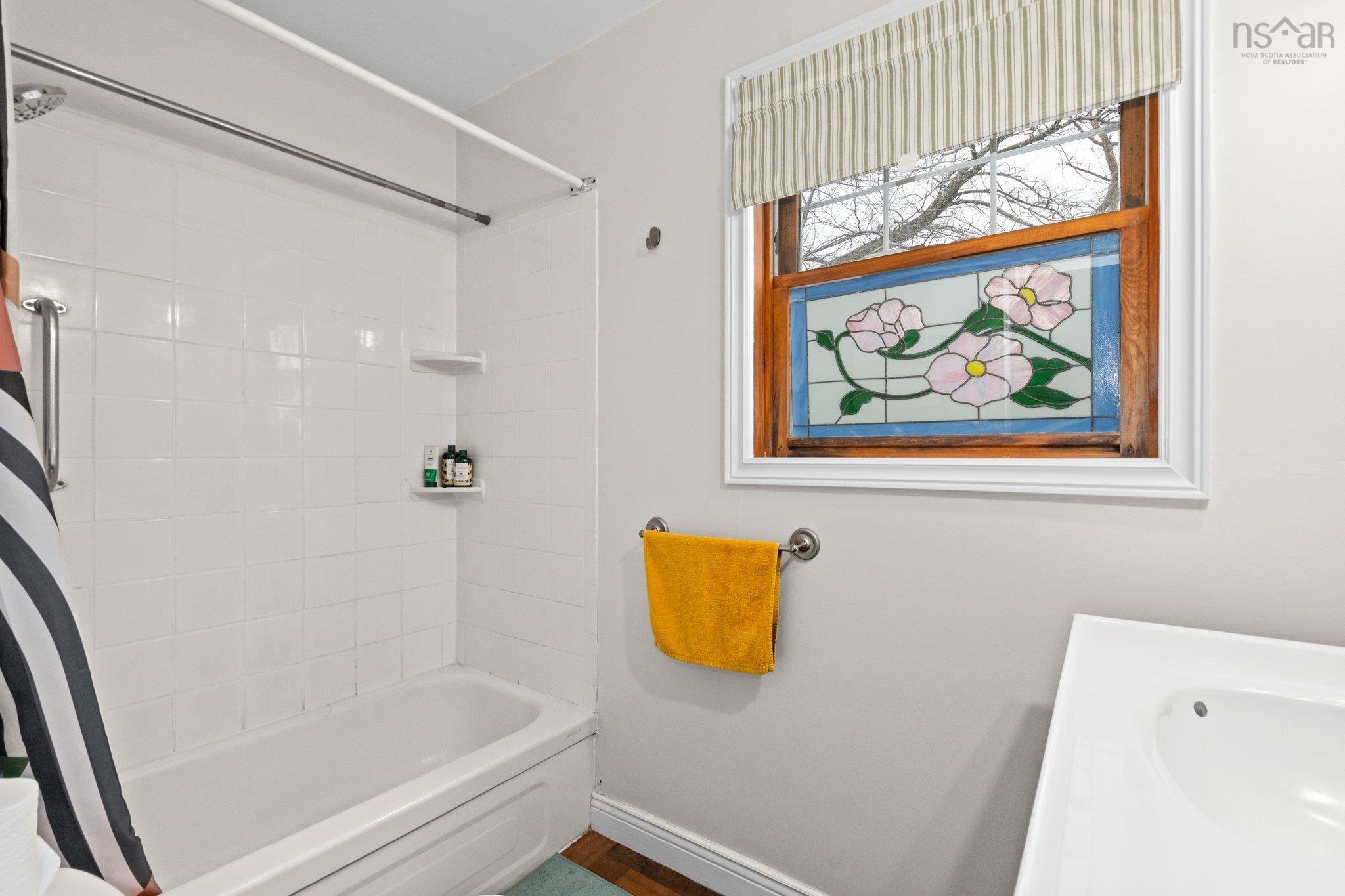 $600,000.00: 155 Island View Drive, Boutiliers Point