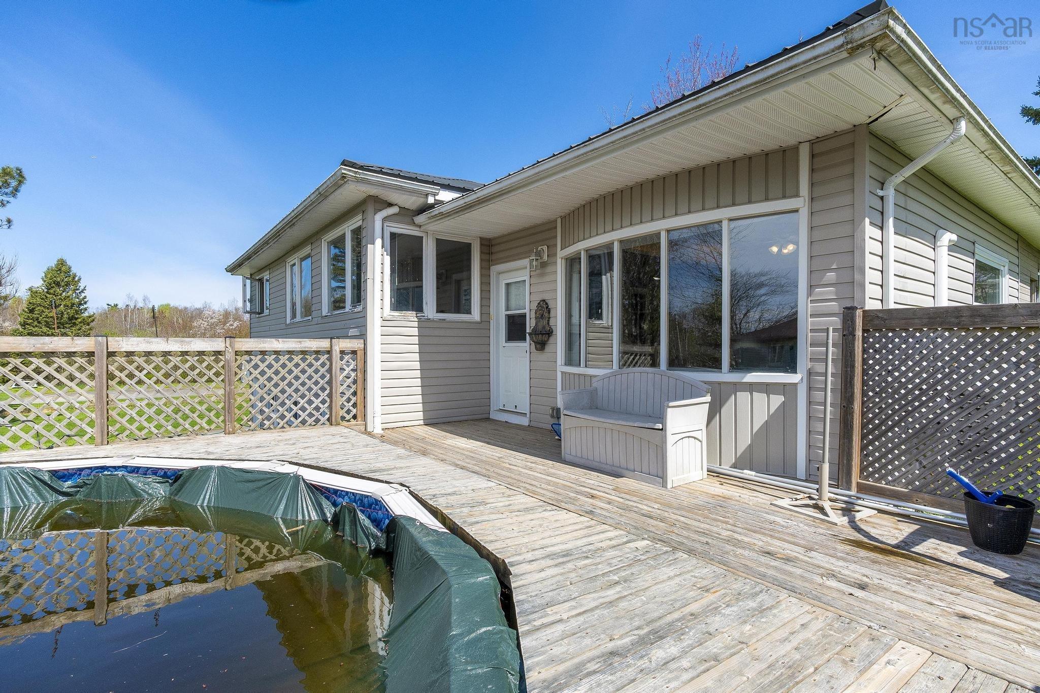$449,900.00: 538 Highway 2, Elmsdale