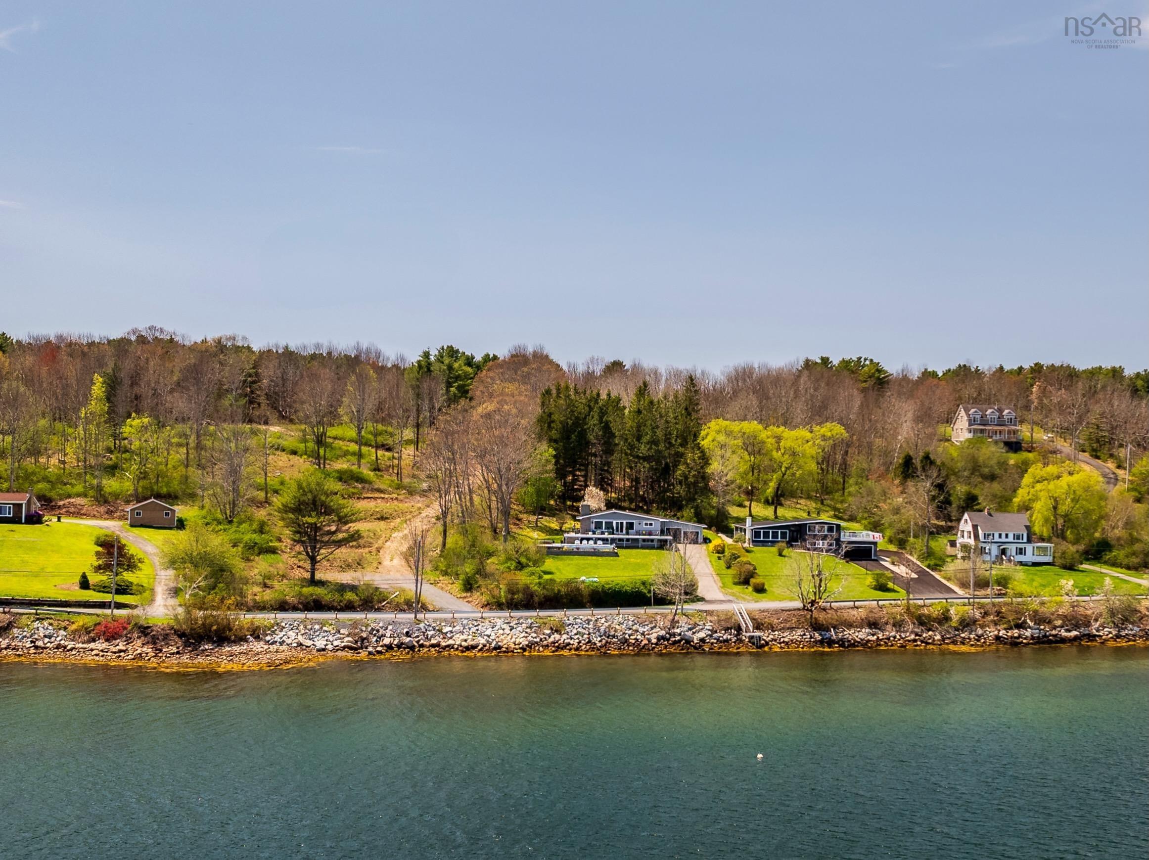 $1,375,000.00: 9222 3 Highway, Maders Cove