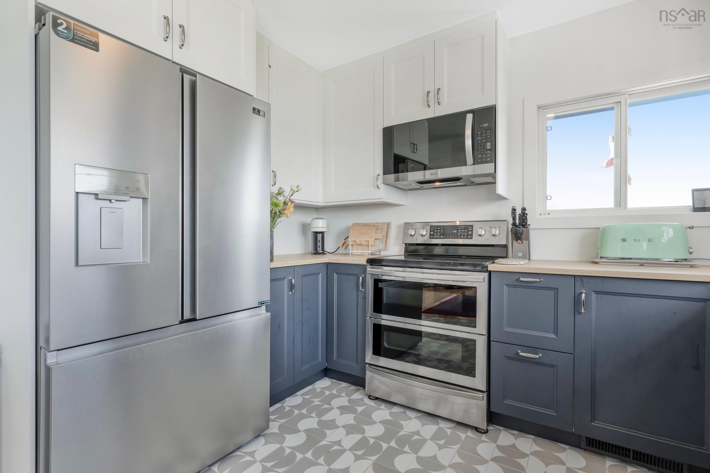 $1,375,000.00: 9222 3 Highway, Maders Cove