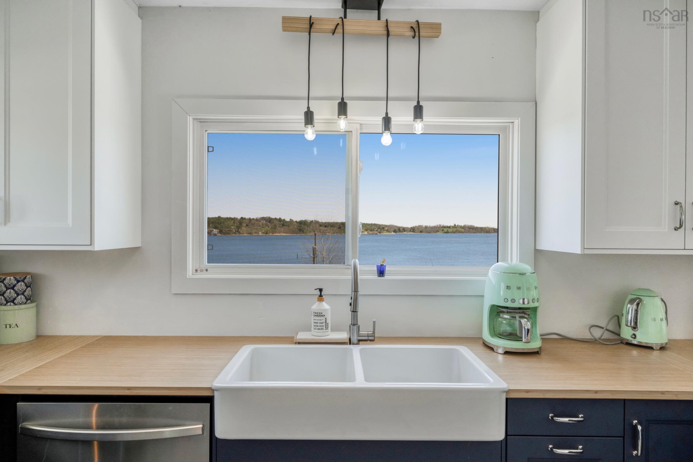 $1,375,000.00: 9222 3 Highway, Maders Cove