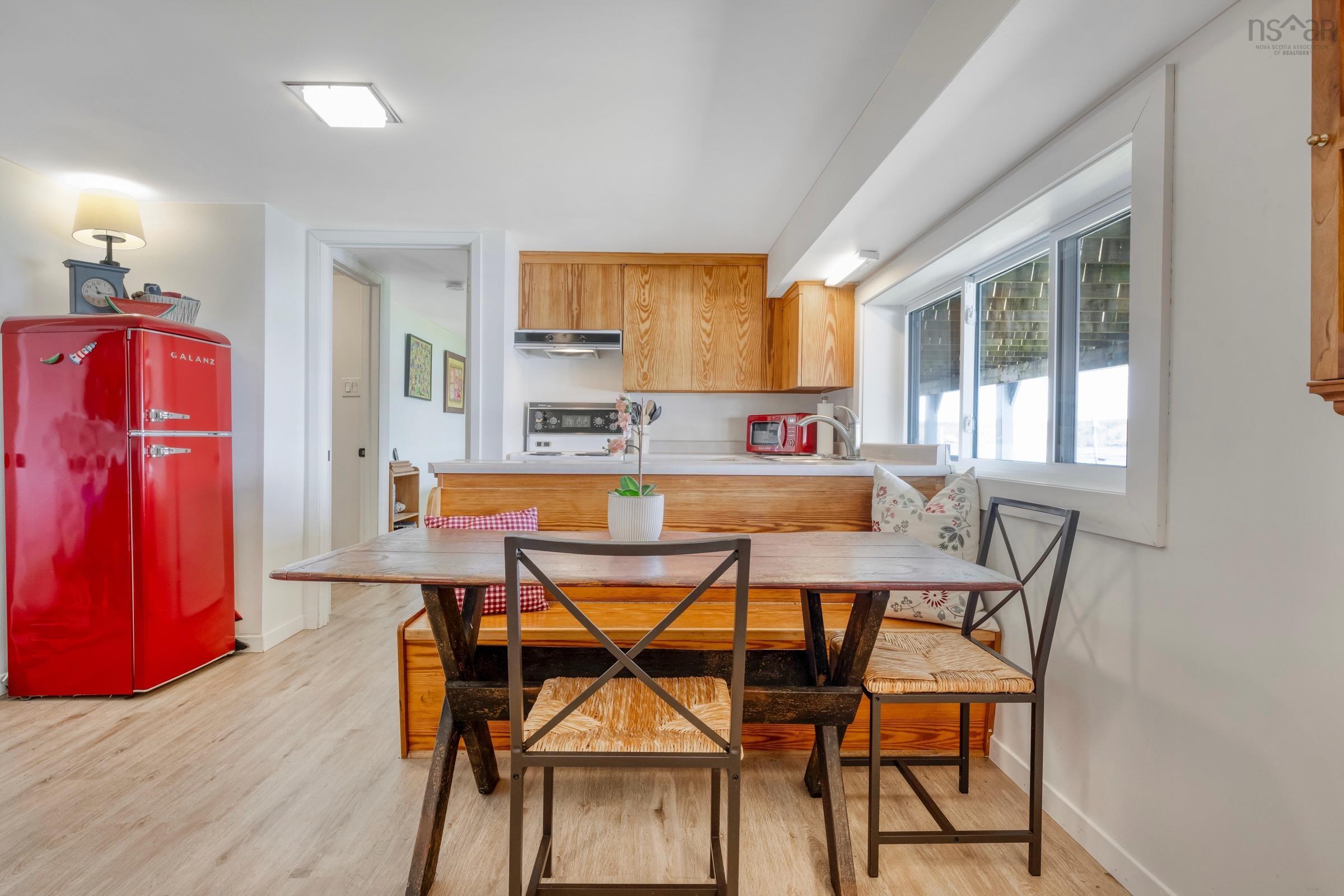 $1,375,000.00: 9222 3 Highway, Maders Cove