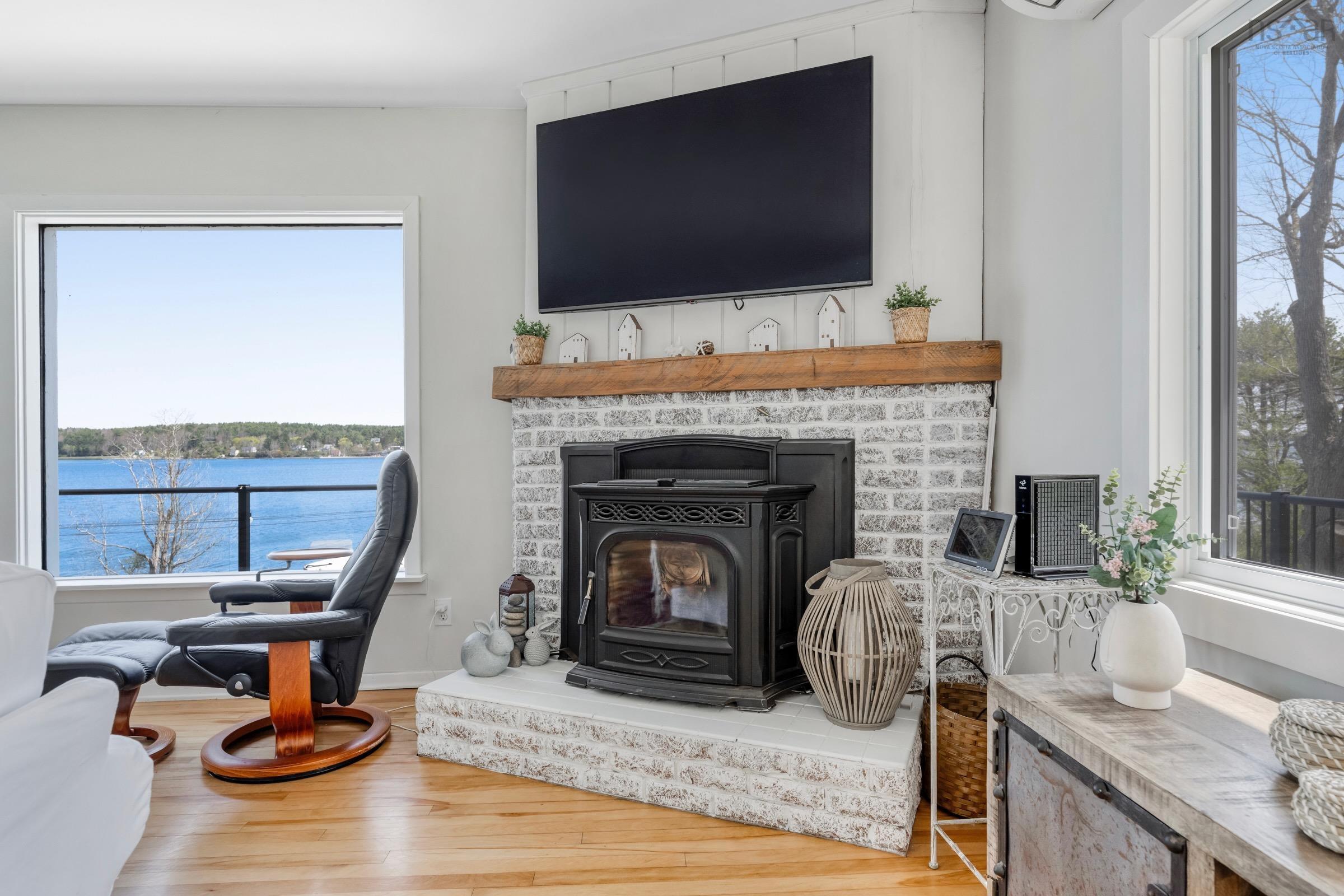 $1,375,000.00: 9222 3 Highway, Maders Cove