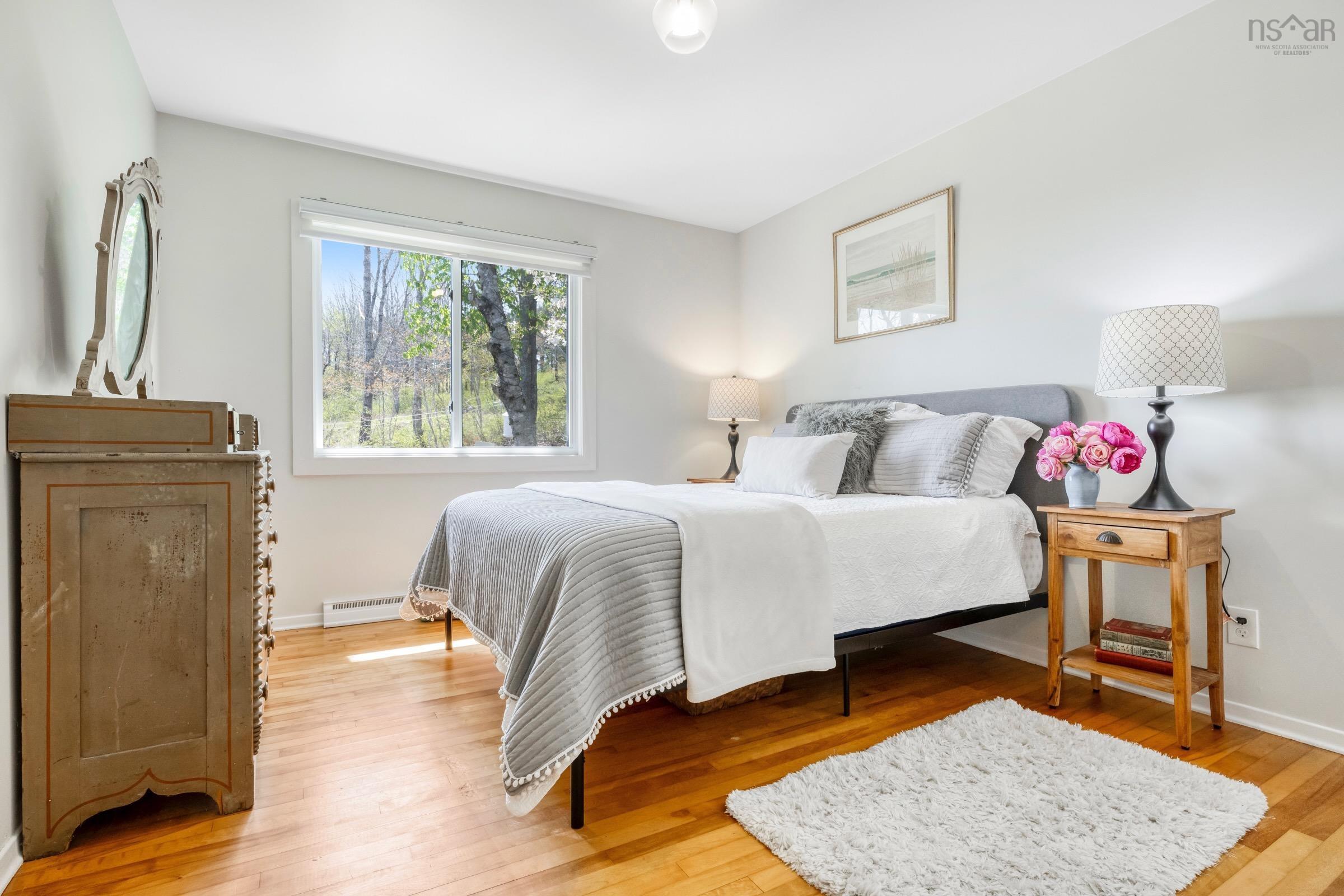 $1,375,000.00: 9222 3 Highway, Maders Cove